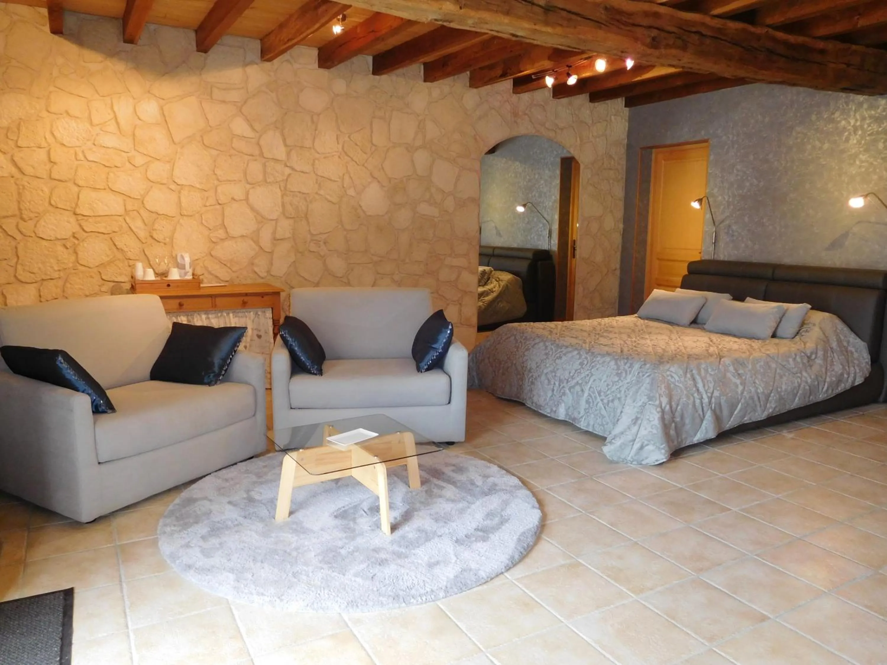 Photo of the whole room in La Chambre D'amis LA COSTIGNIERES