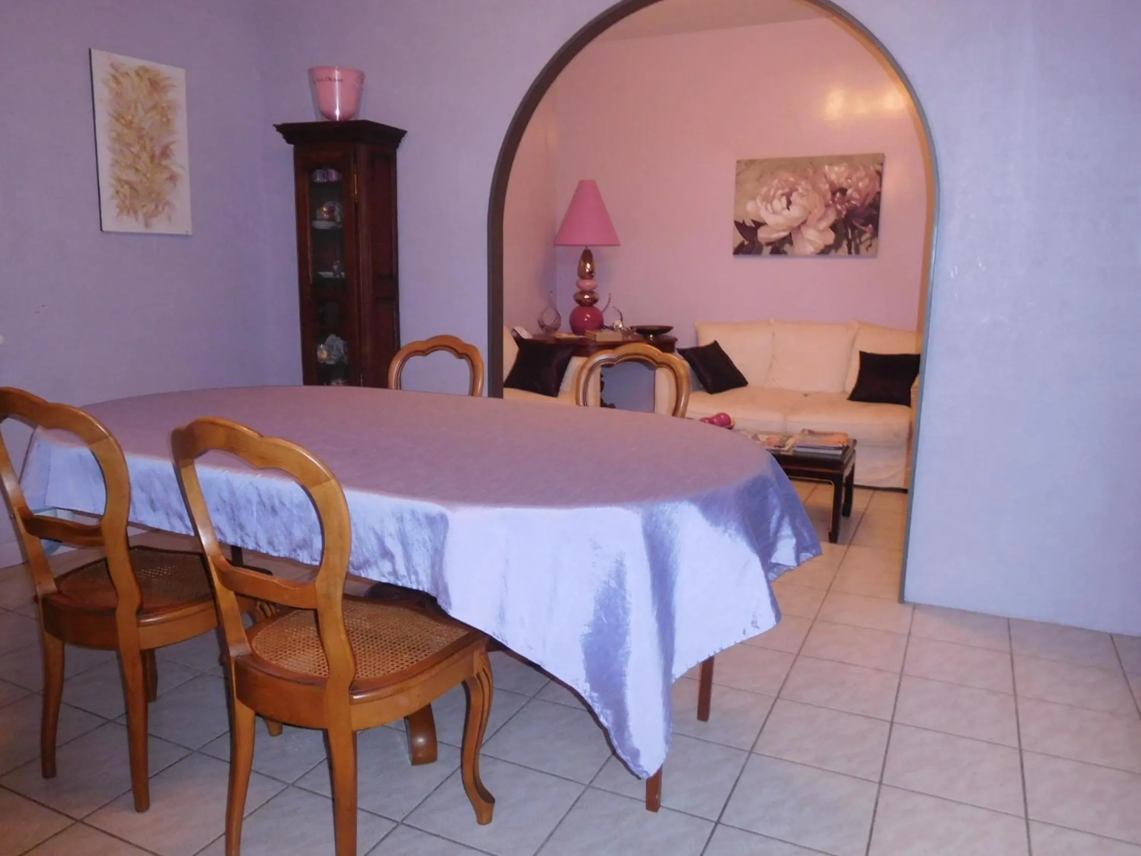 Seating area in La Chambre D'amis LA COSTIGNIERES