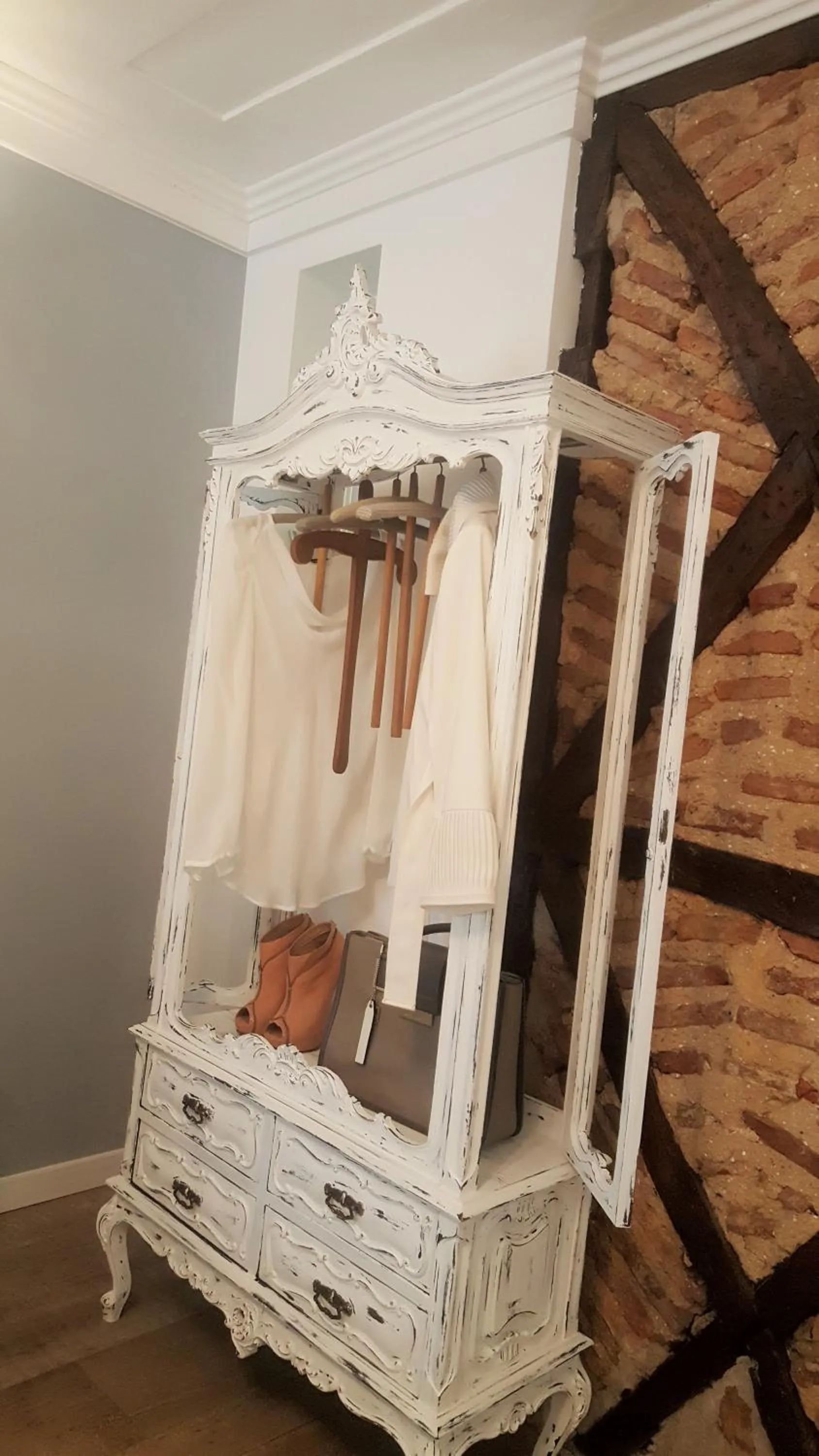 Decorative detail in Charming Apartment I Historical Center