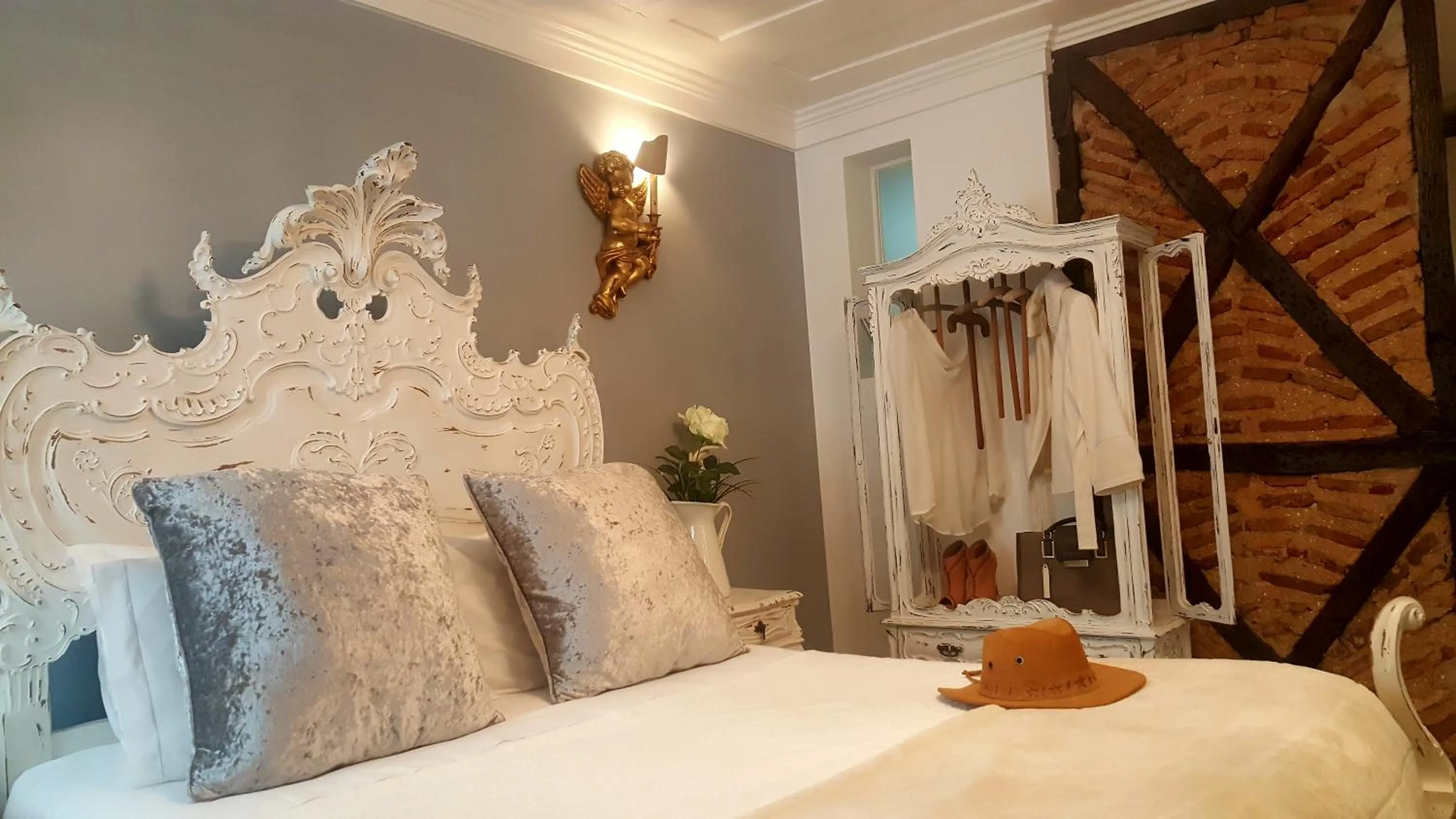 Bedroom, Bed in Charming Apartment I Historical Center