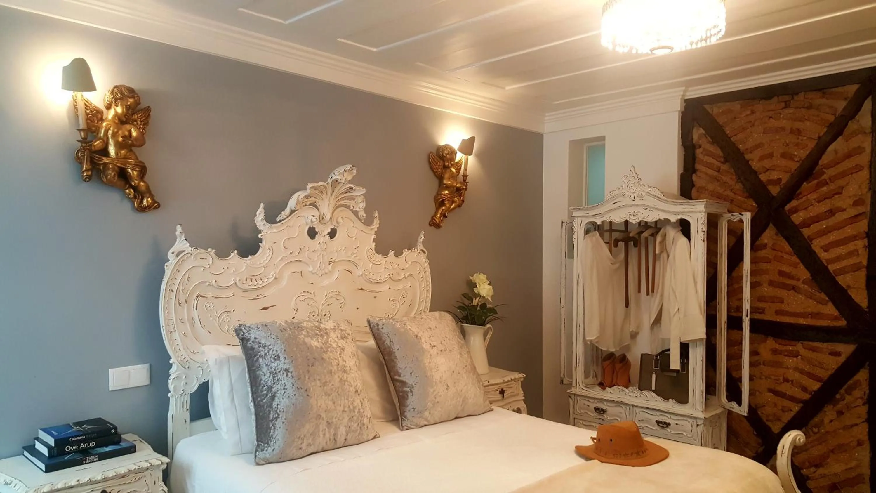 Bedroom, Bed in Charming Apartment I Historical Center