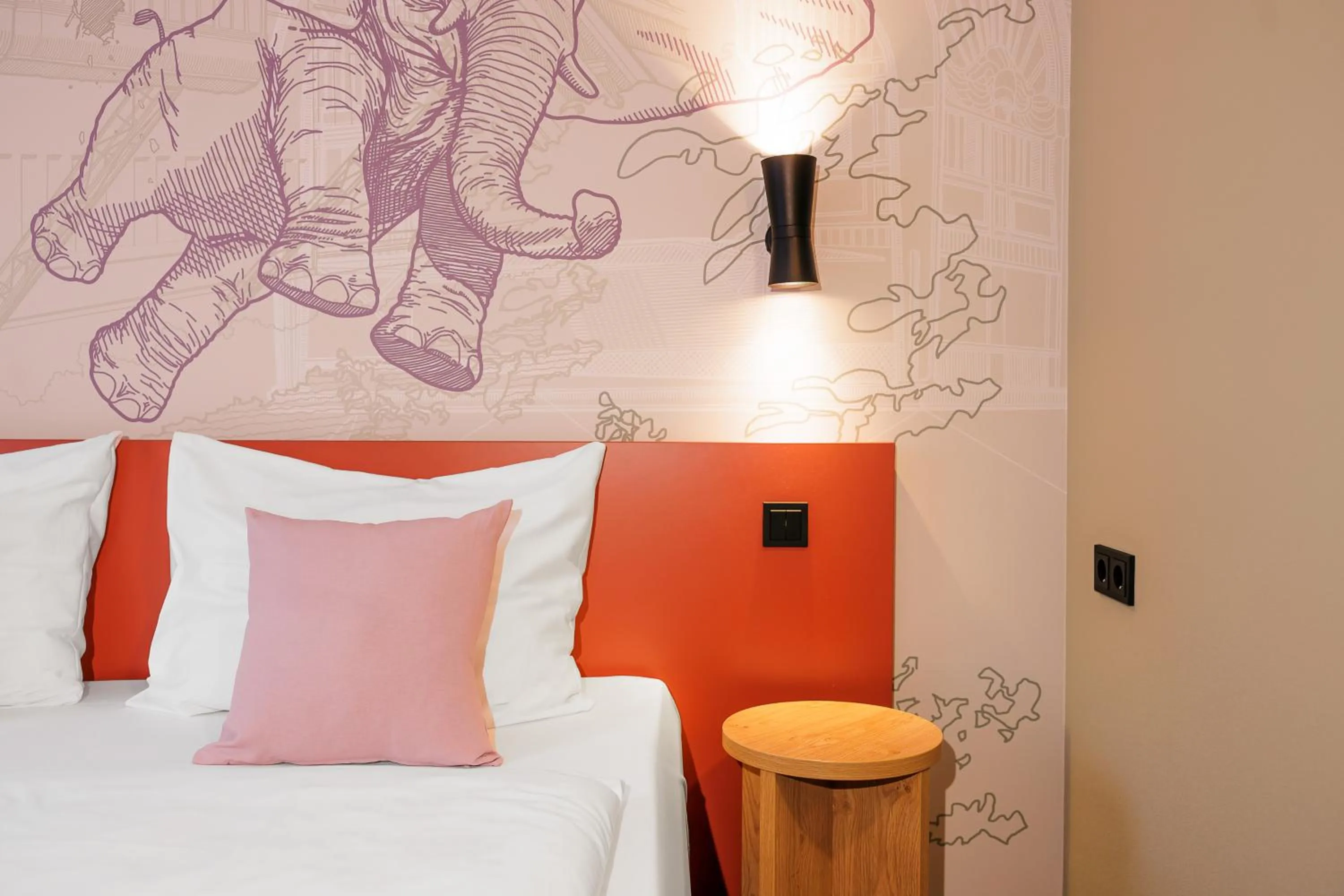 Bed in McDreams Hotel Wuppertal City