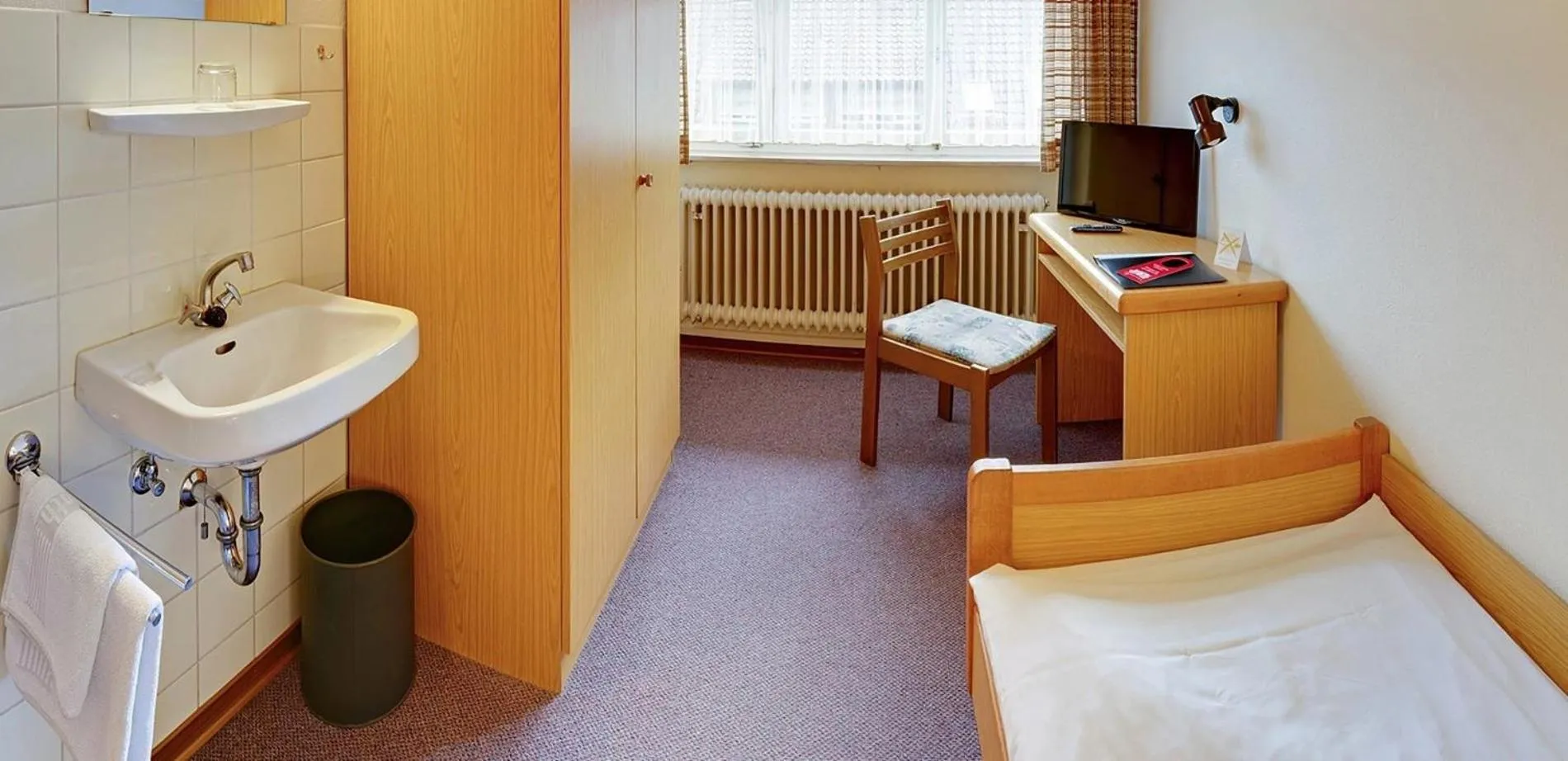 Photo of the whole room, Bed in Pension Keinath