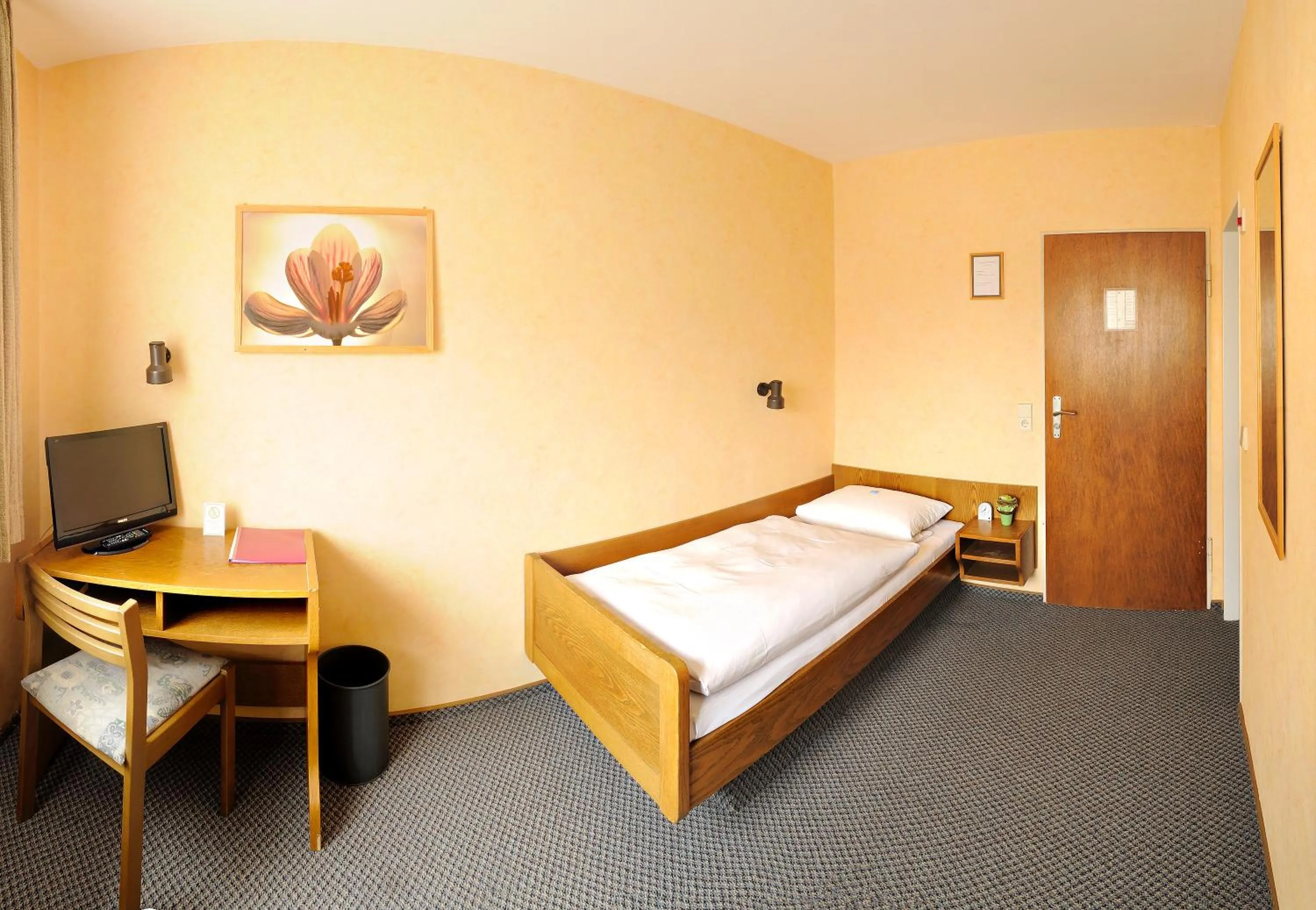 Photo of the whole room, Bed in Pension Keinath