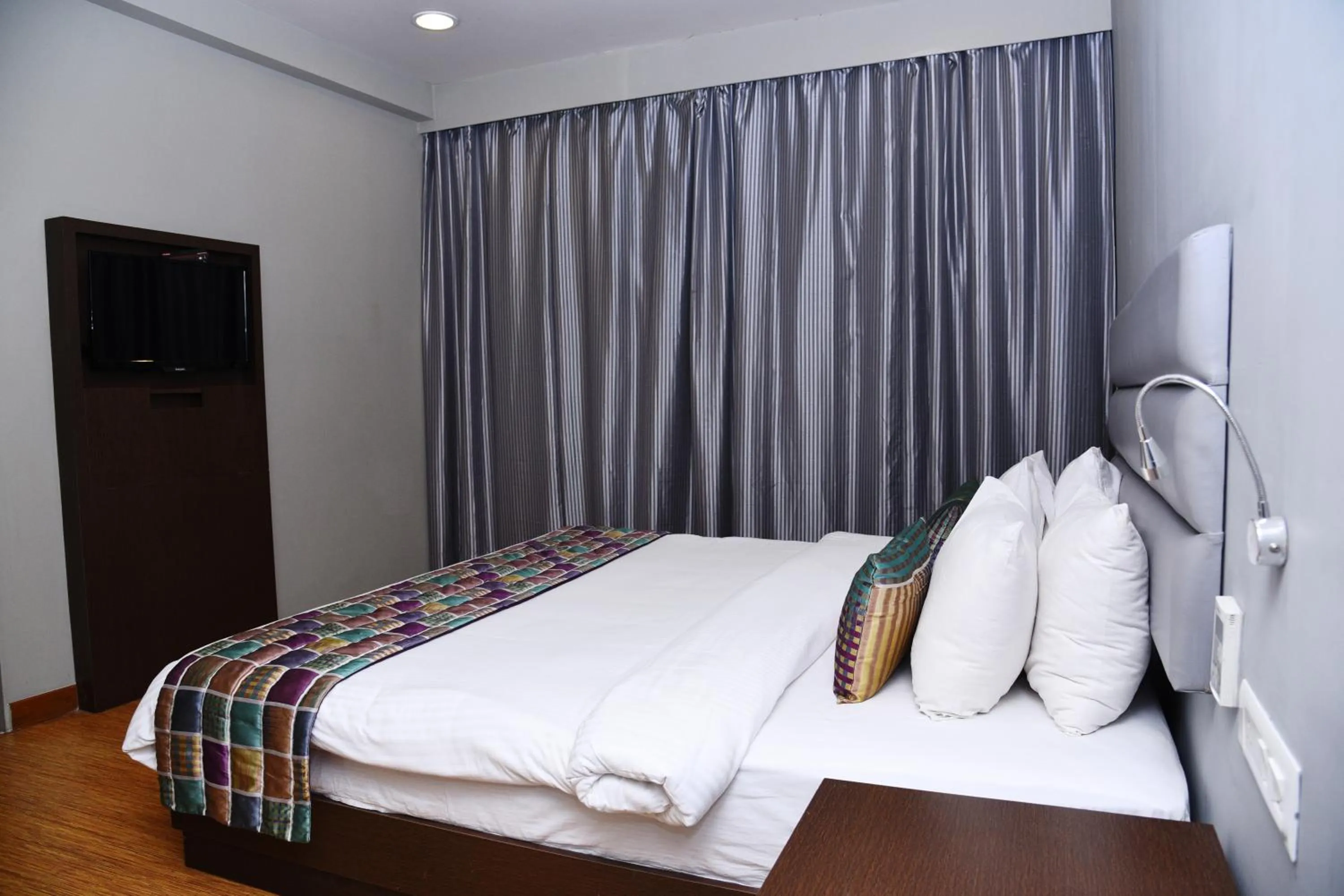 Bedroom, Bed in Keys Select by Lemon Tree Hotels, Visakhapatnam