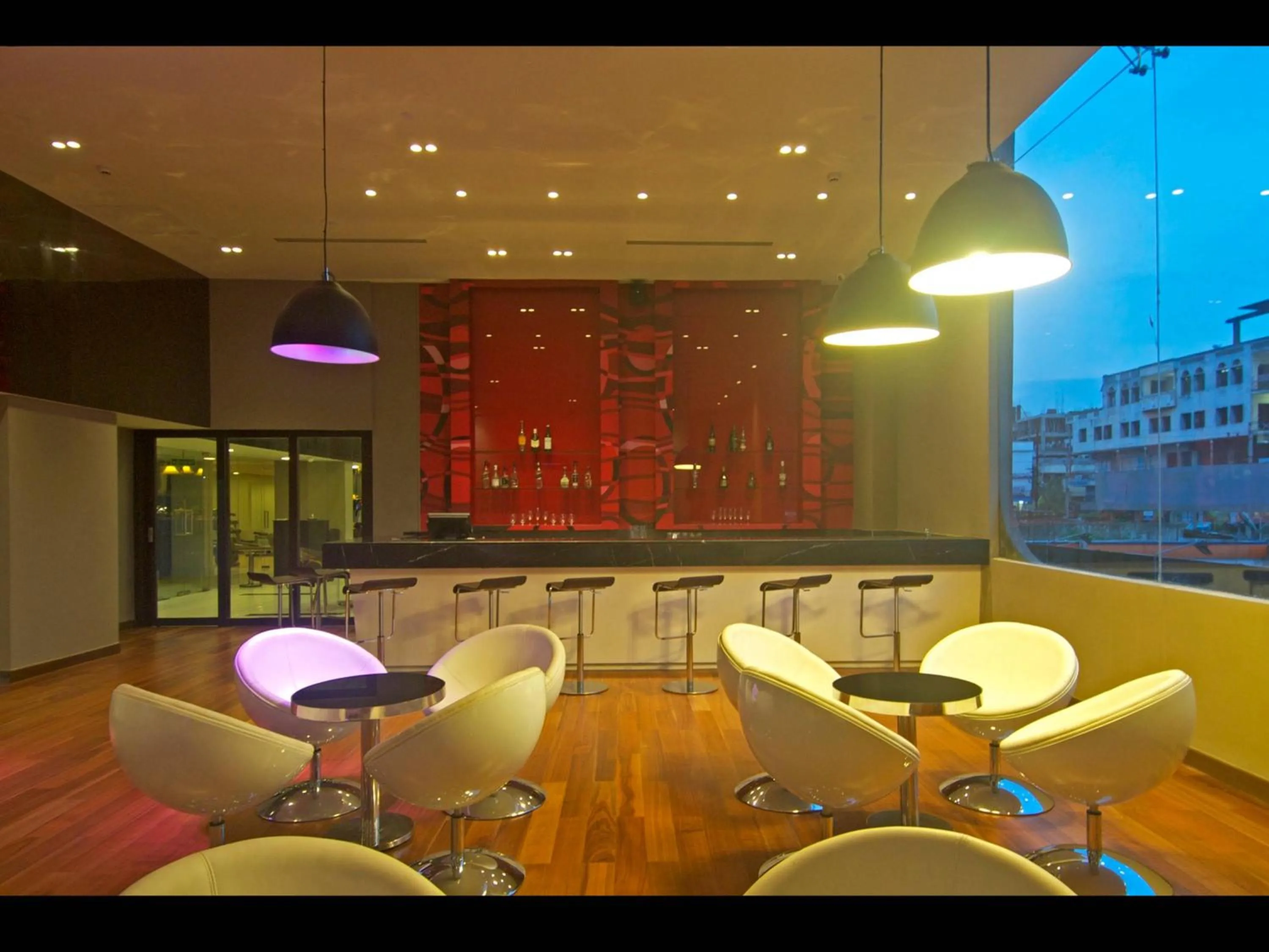 Lounge or bar in Keys Select by Lemon Tree Hotels, Visakhapatnam