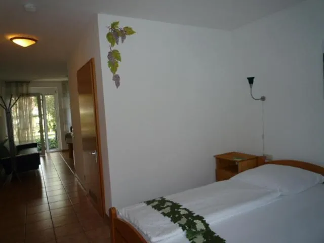 biozertifiziertes Hotel Höpfigheimer Hof mit Wein-Shop