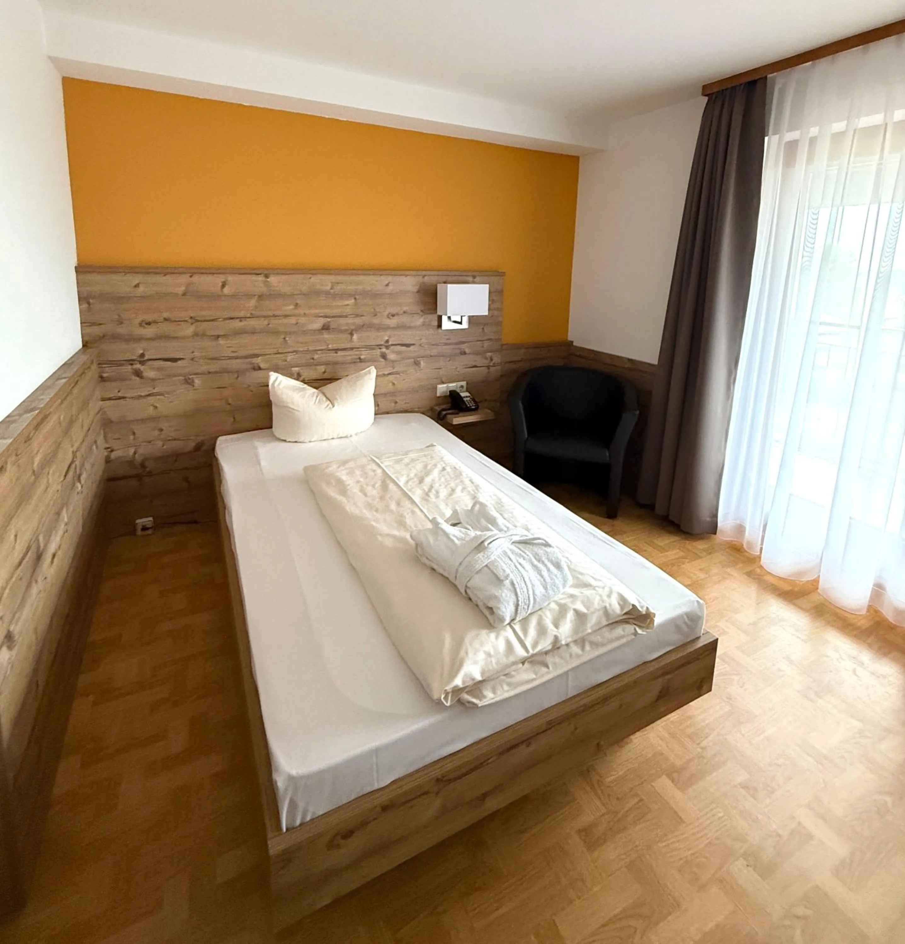 Photo of the whole room, Bed in Hotel Traube Lossburg