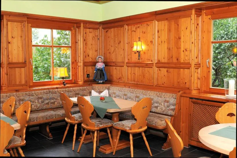 Restaurant/places to eat in Hotel Traube Lossburg