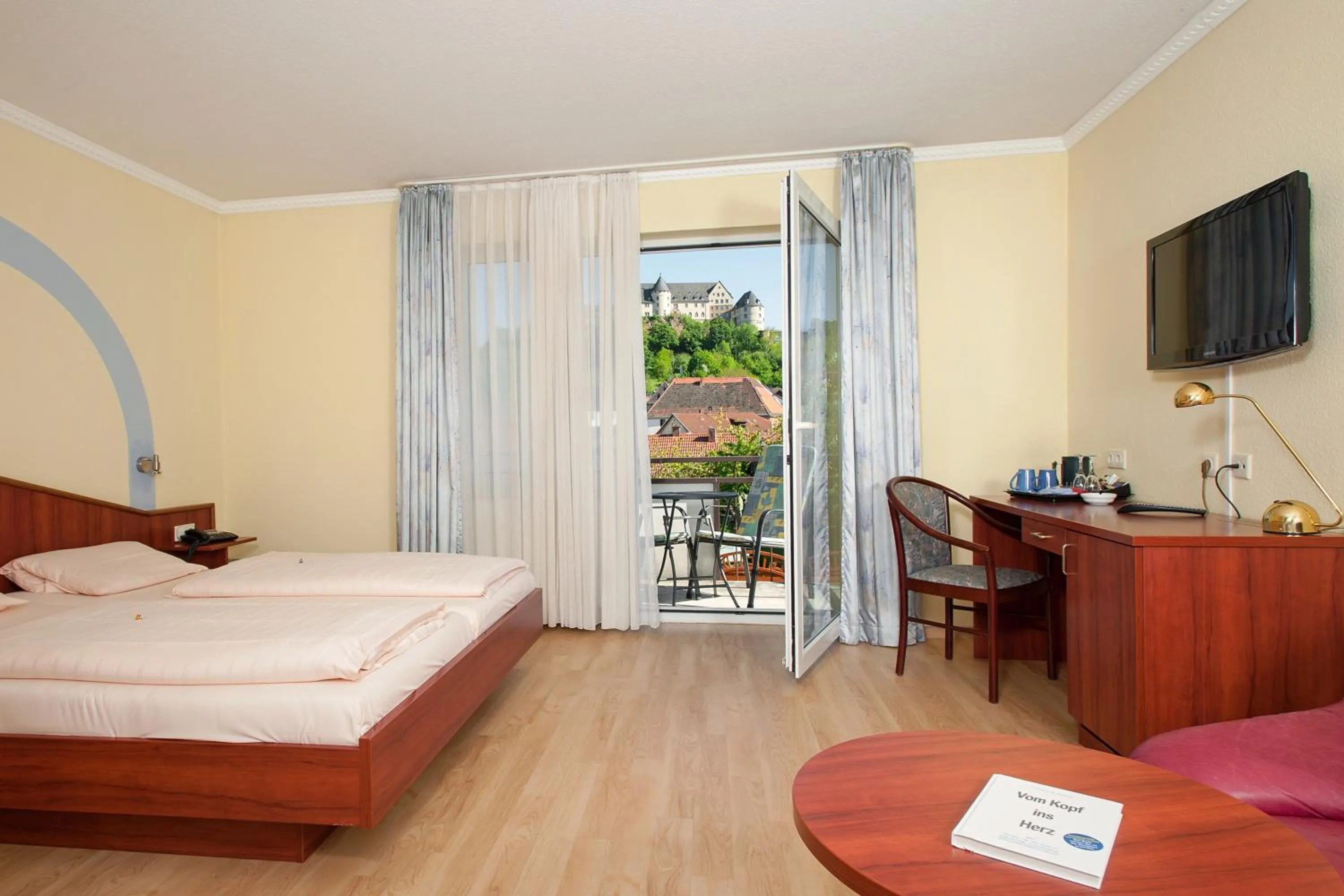 Bed in Land-gut-Hotel BurgBlick