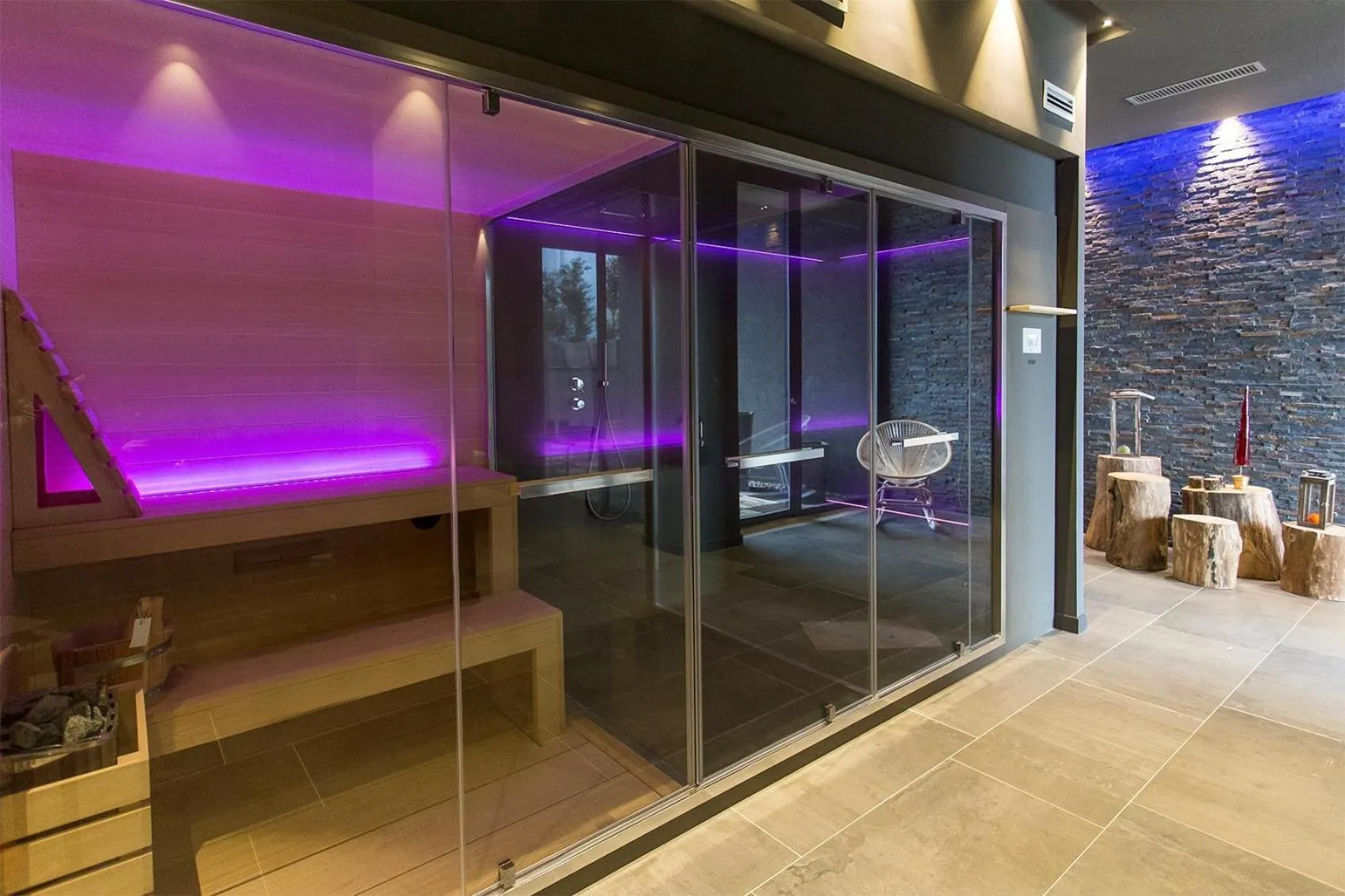 Shower in Kepos Etna Relais & Exclusive Spa