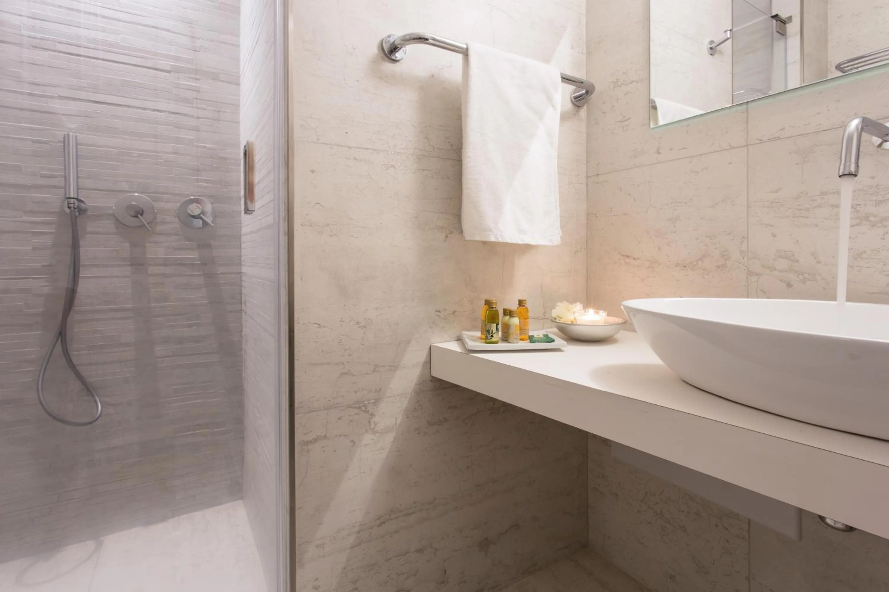 Shower in Kepos Etna Relais & Exclusive Spa