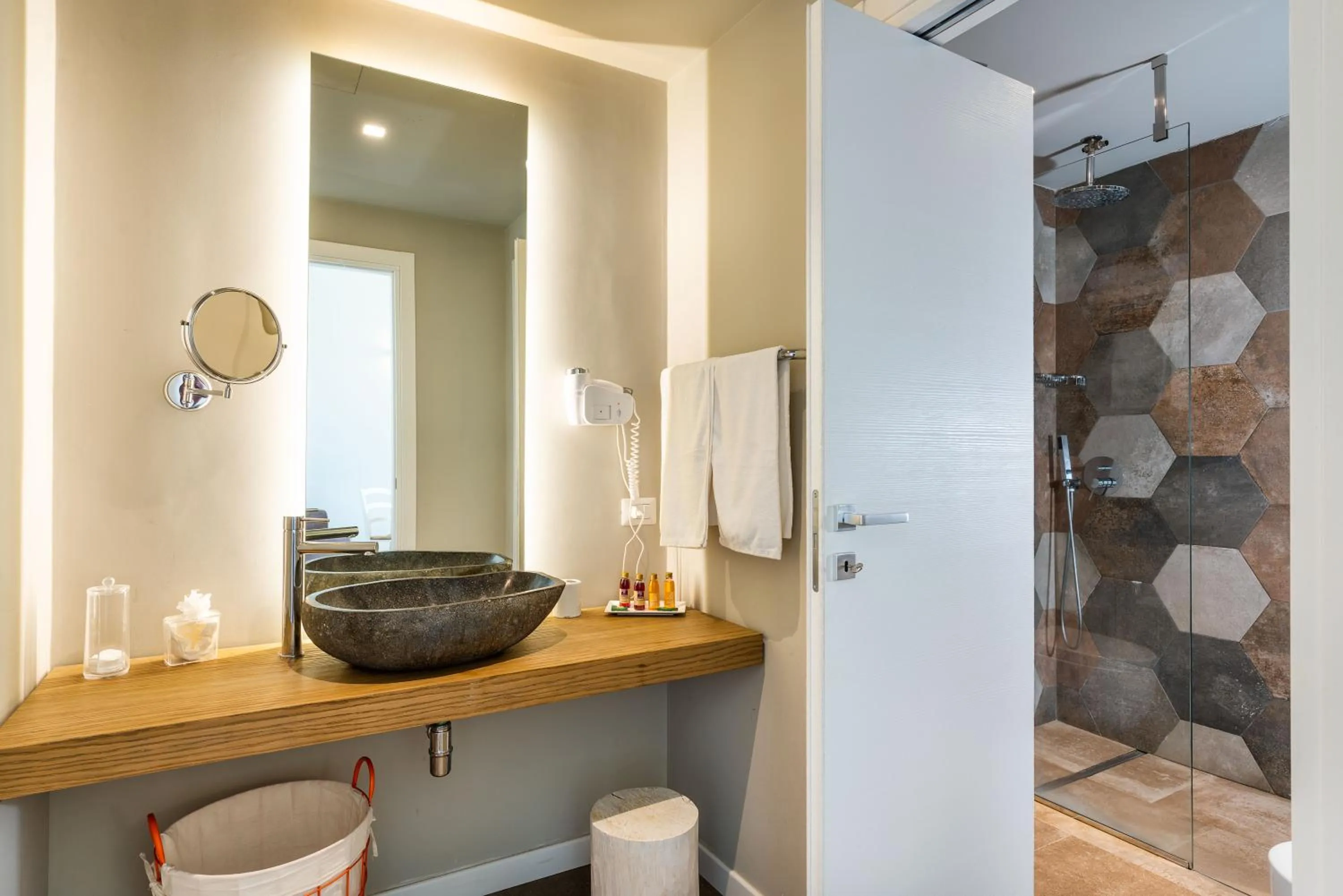 Shower in Kepos Etna Relais & Exclusive Spa