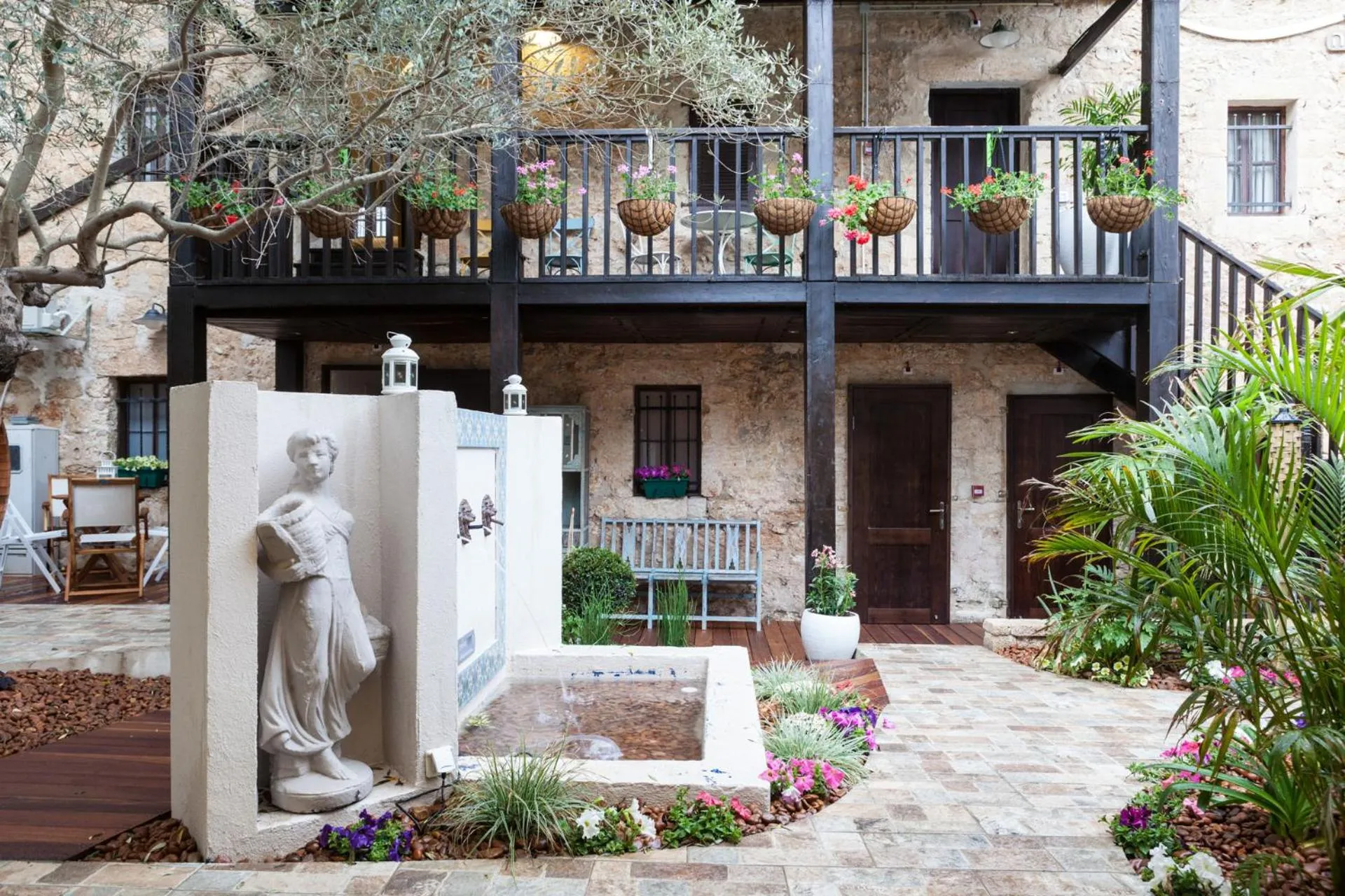 Garden view in Carmel Pearl