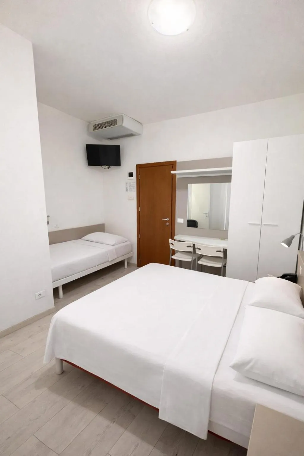 Bed in Hotel Sasselli Dipendenza Hotel Zamagna