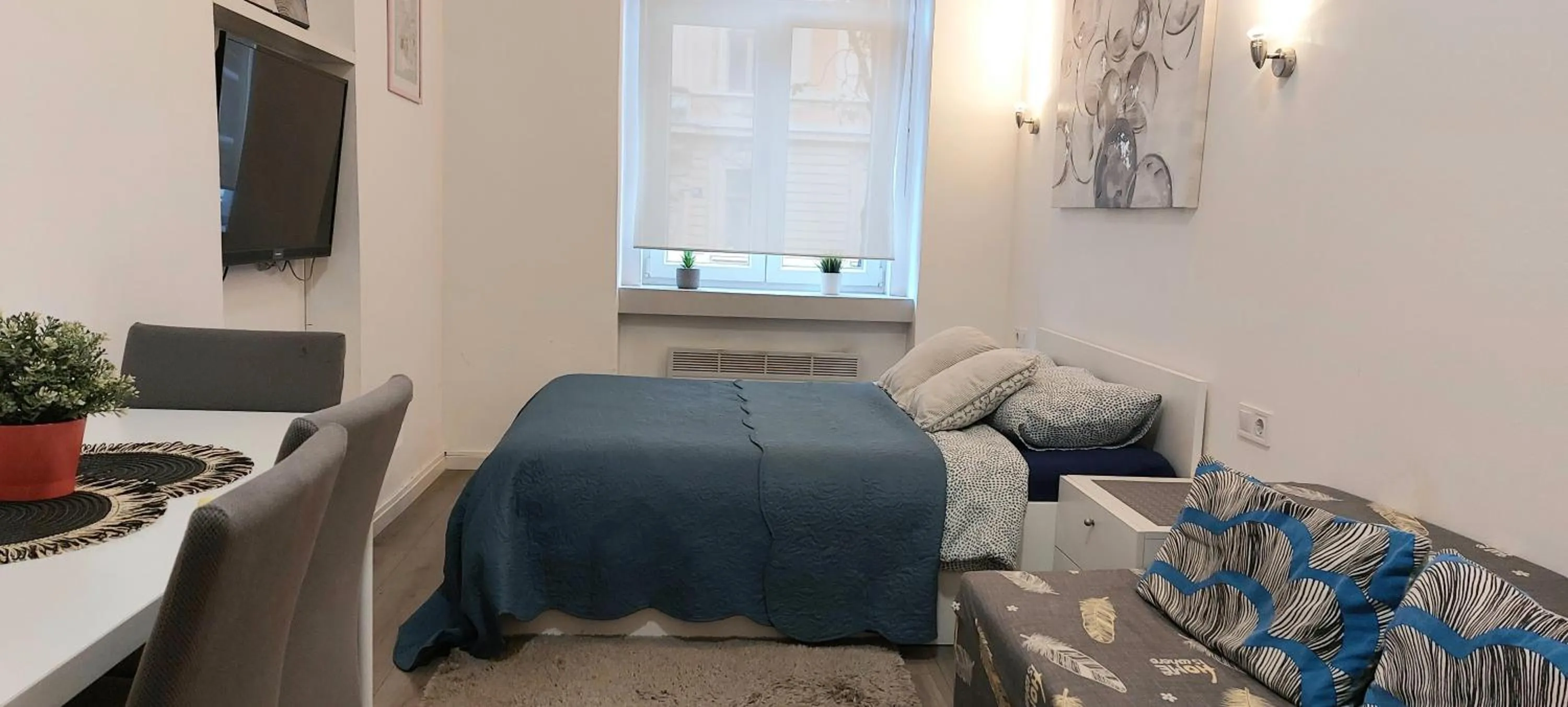 Bed in Haustor Apartments
