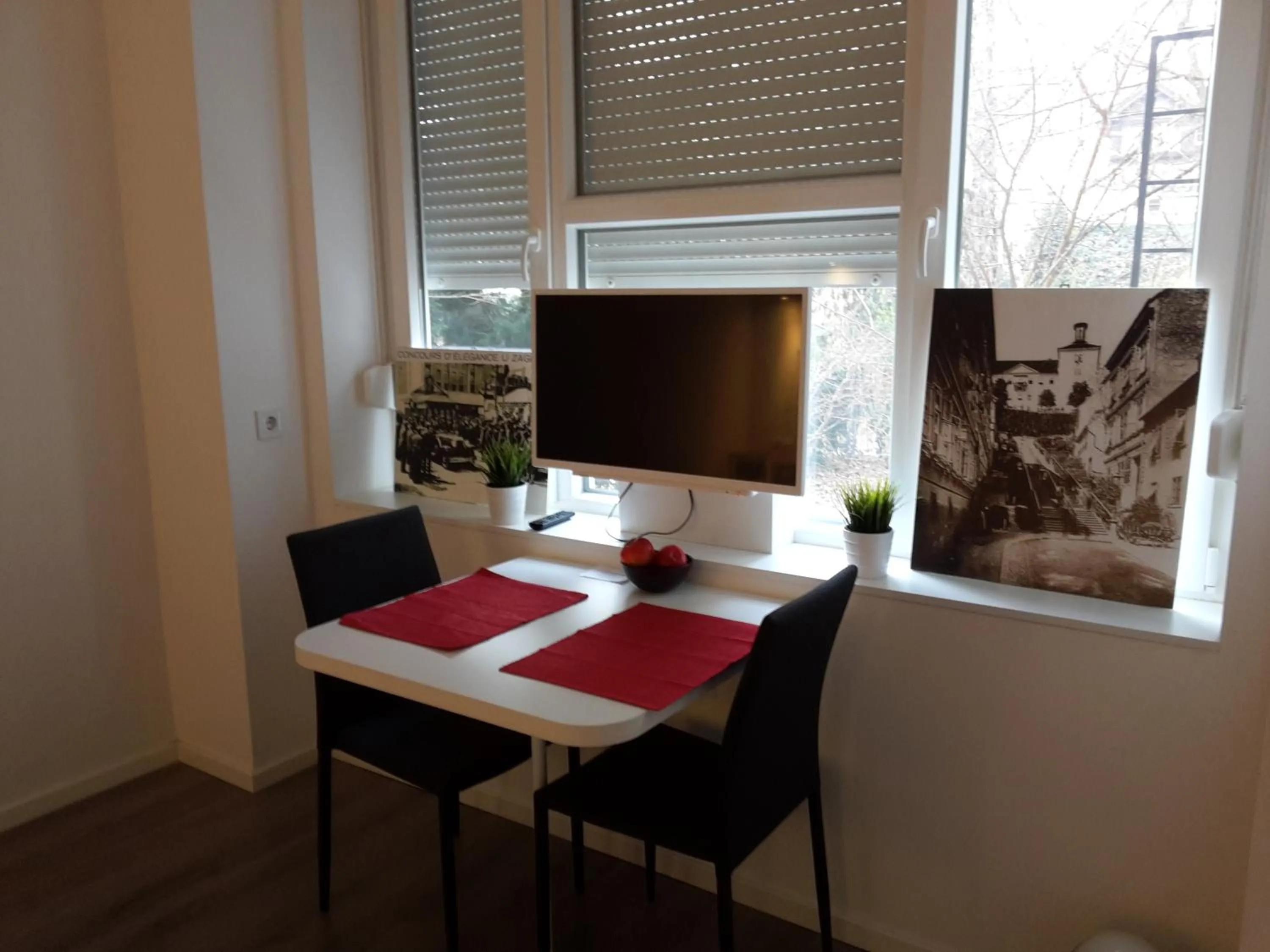 Dining area in Haustor Apartments