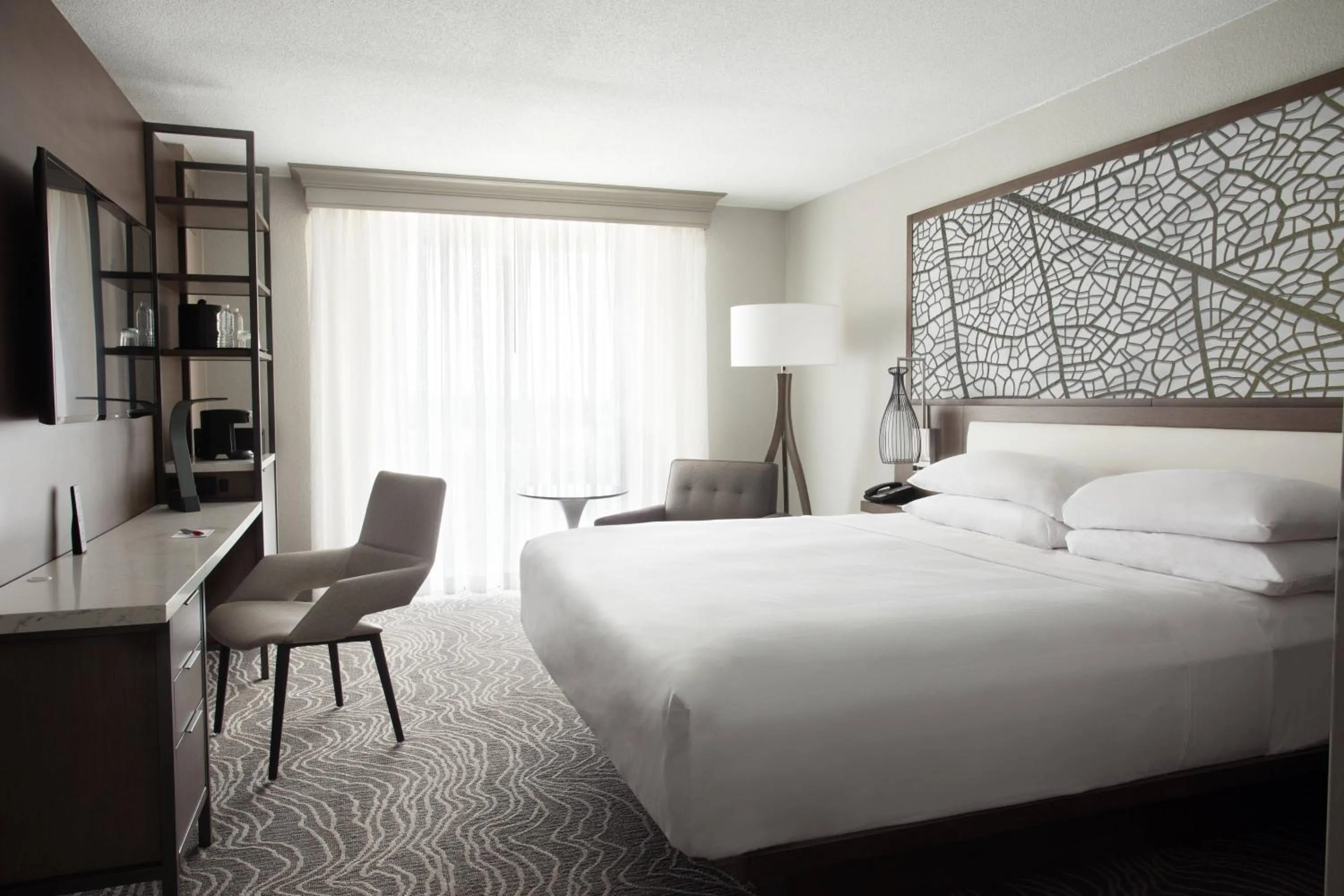 Photo of the whole room, Bed in Marriott Orlando Airport Lakeside