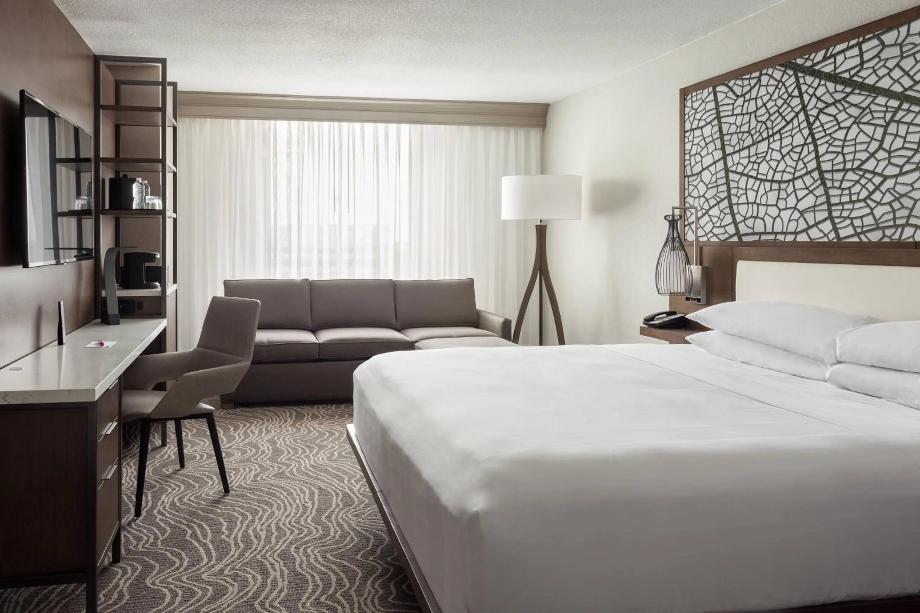 Photo of the whole room, Bed in Marriott Orlando Airport Lakeside