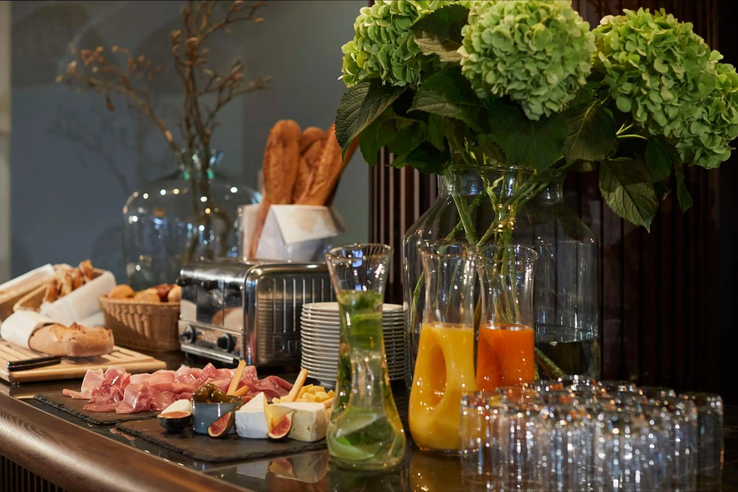 Restaurant/places to eat in Infinity Hotel & Conference Resort Munich