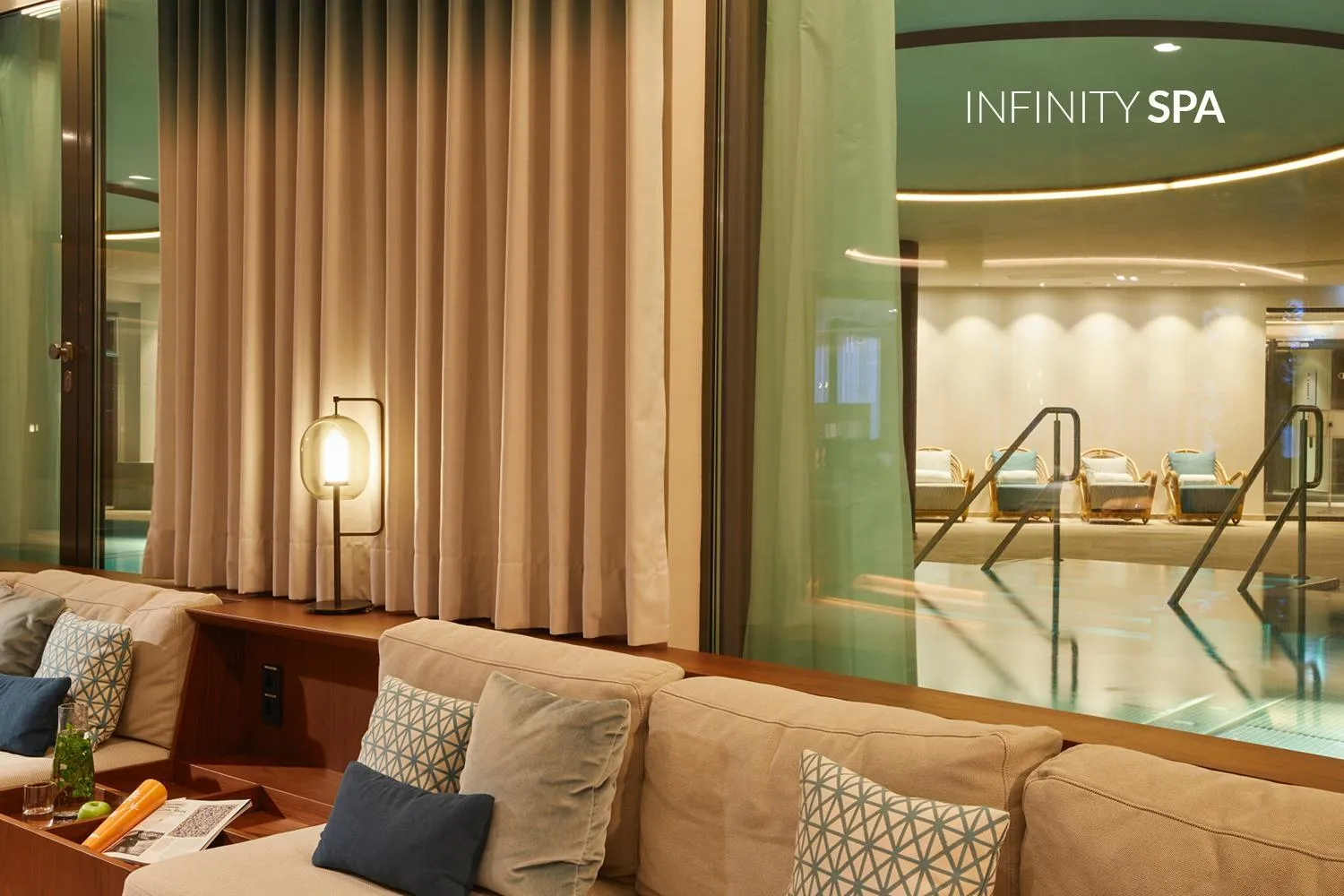 Lounge or bar in Infinity Hotel & Conference Resort Munich