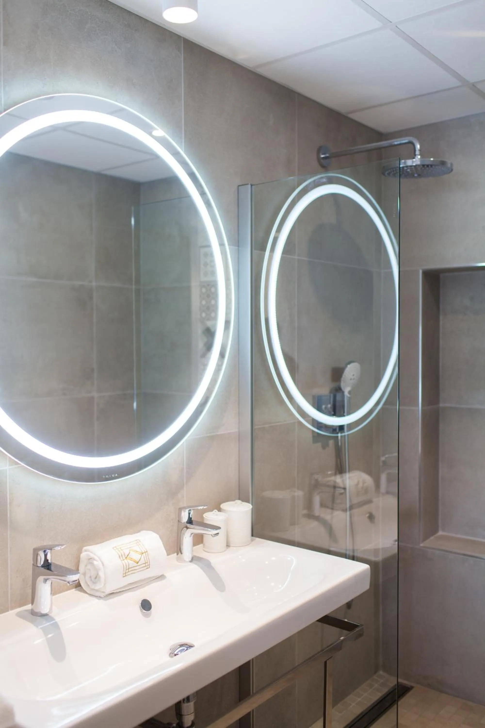 Bathroom in Hôtel & Spa Villa Seren