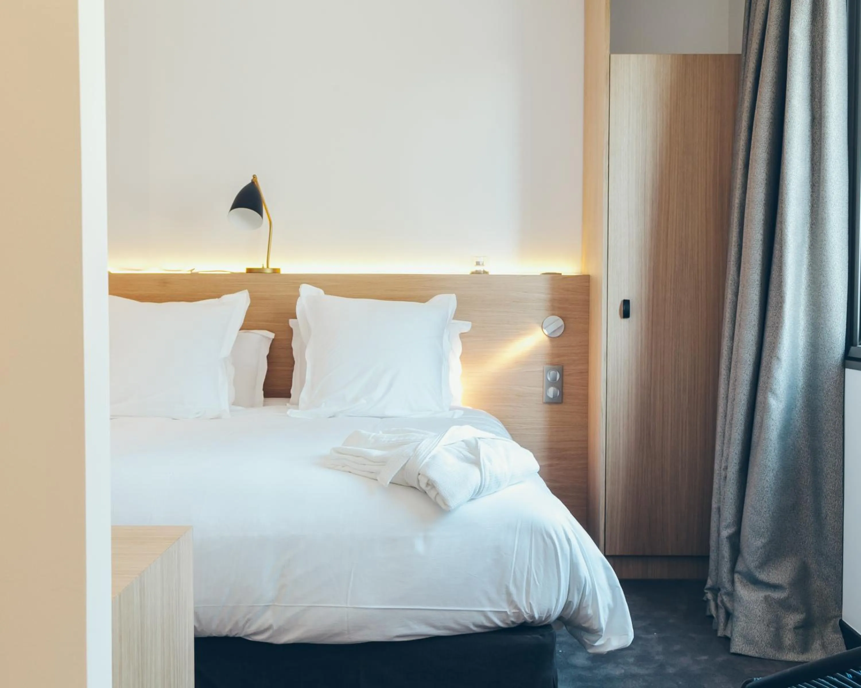 Bedroom, Bed in Hôtel & Spa Villa Seren