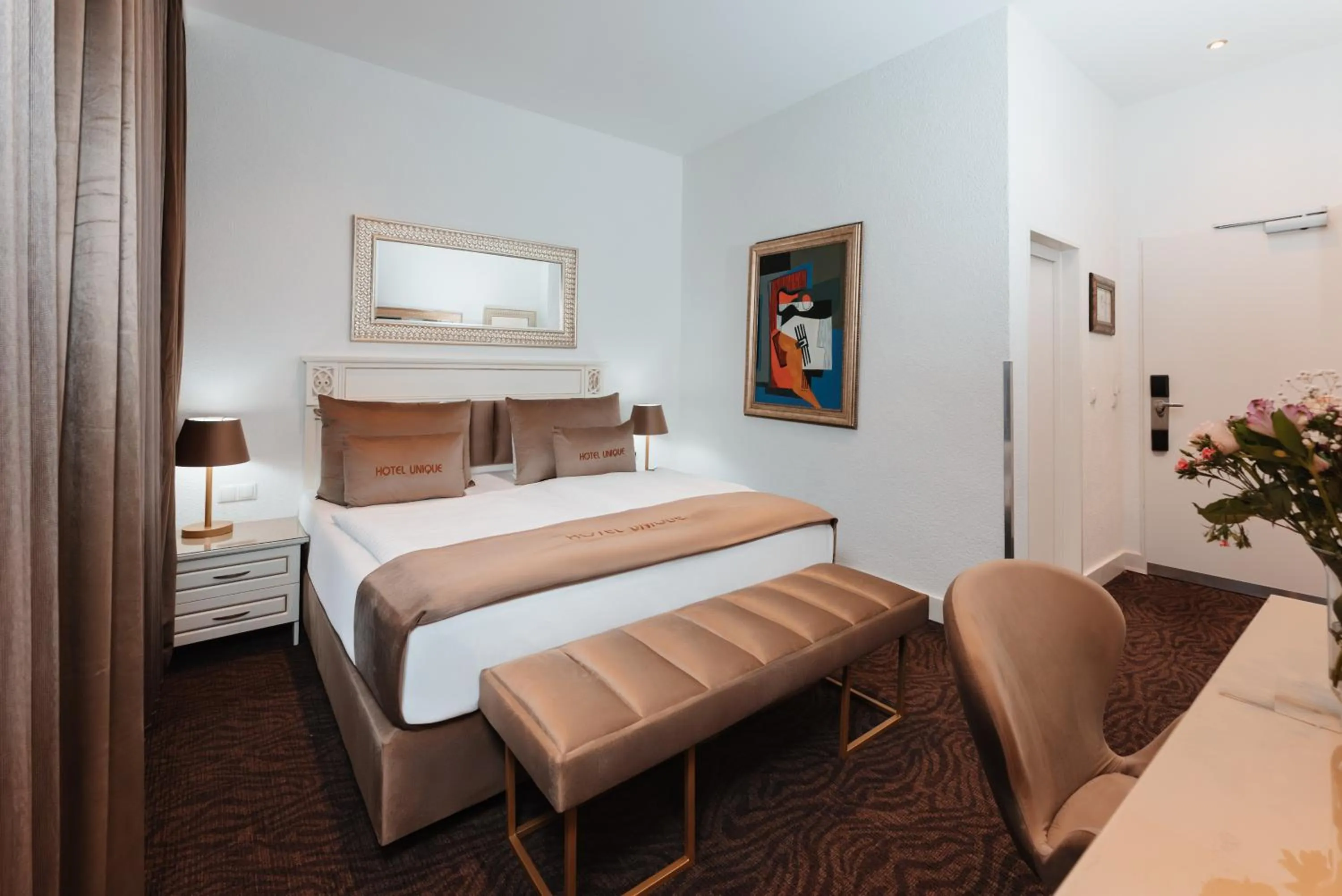 Photo of the whole room, Bed in Hotel Unique Dortmund Hauptbahnhof