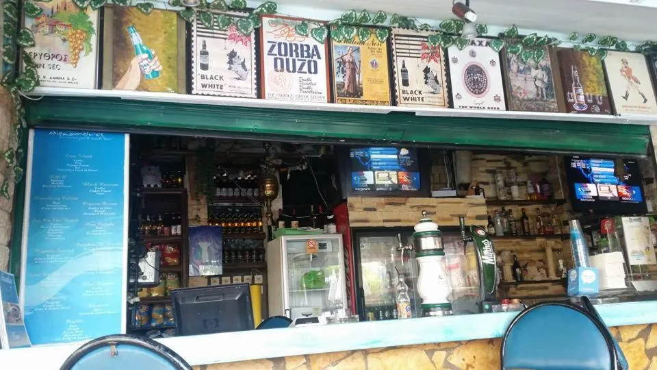 Restaurant/places to eat in Alexandros Studios Apartments