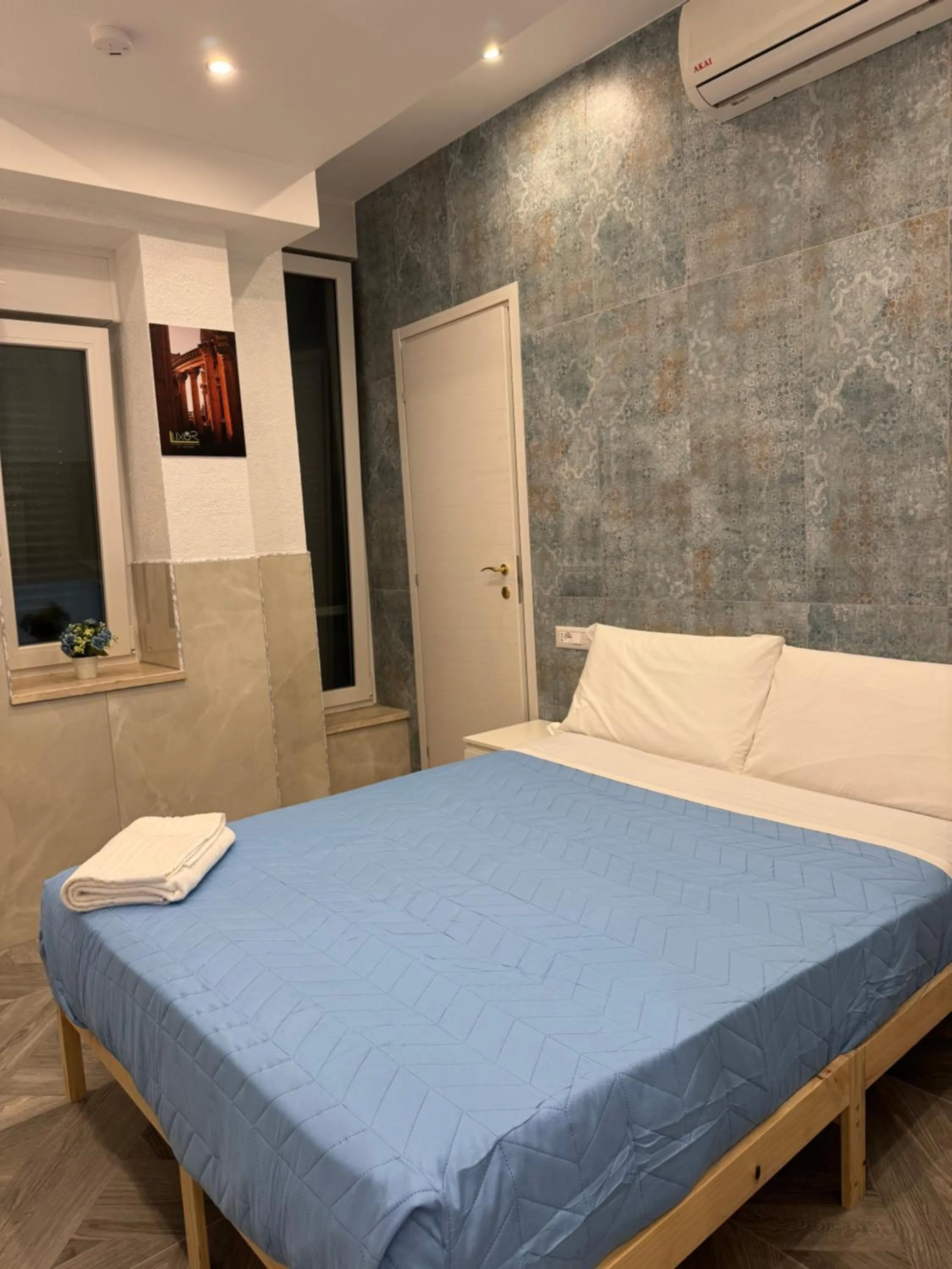 Bedroom, Bed in Fashion Lux