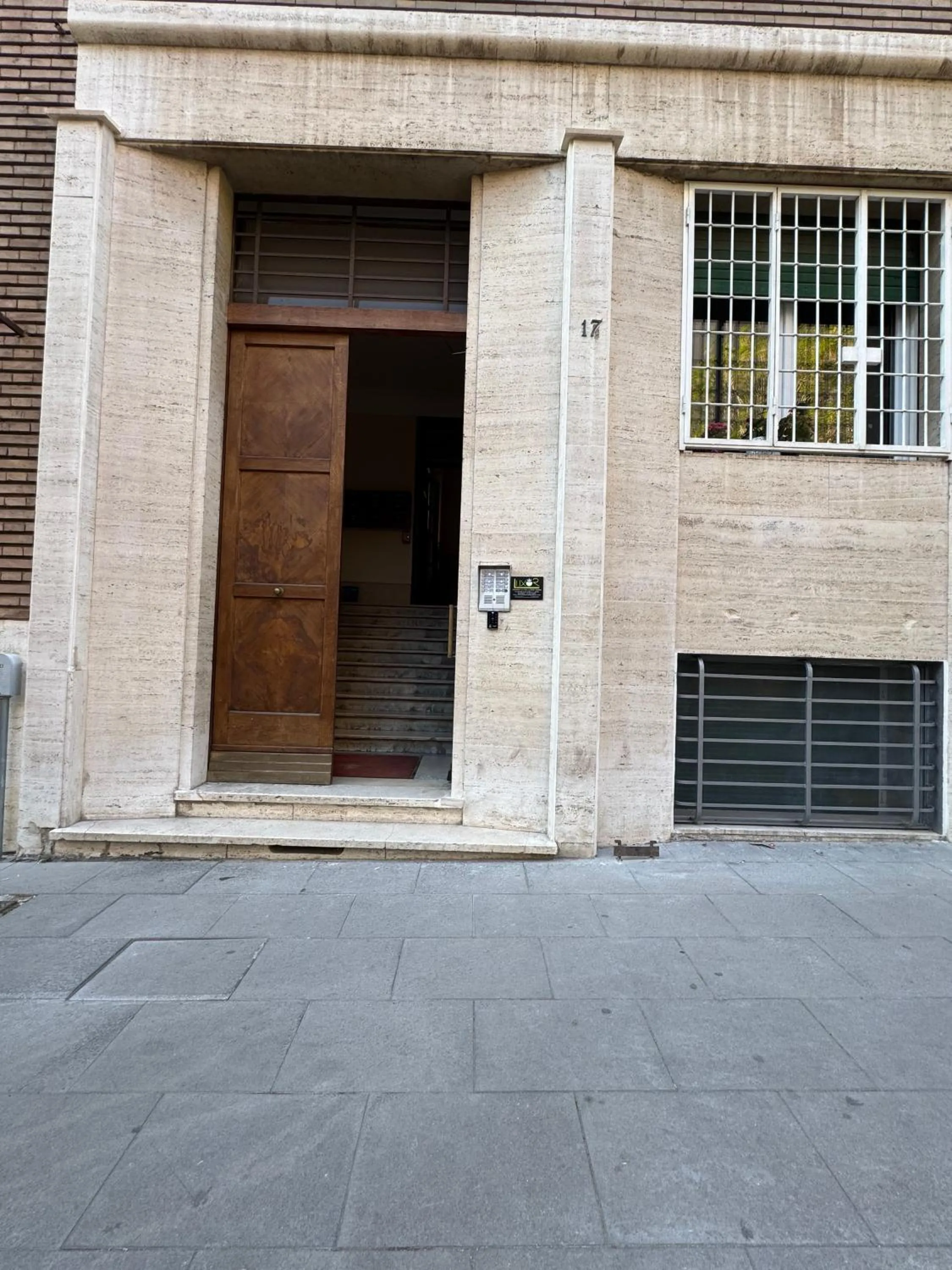 Property building in Fashion Lux