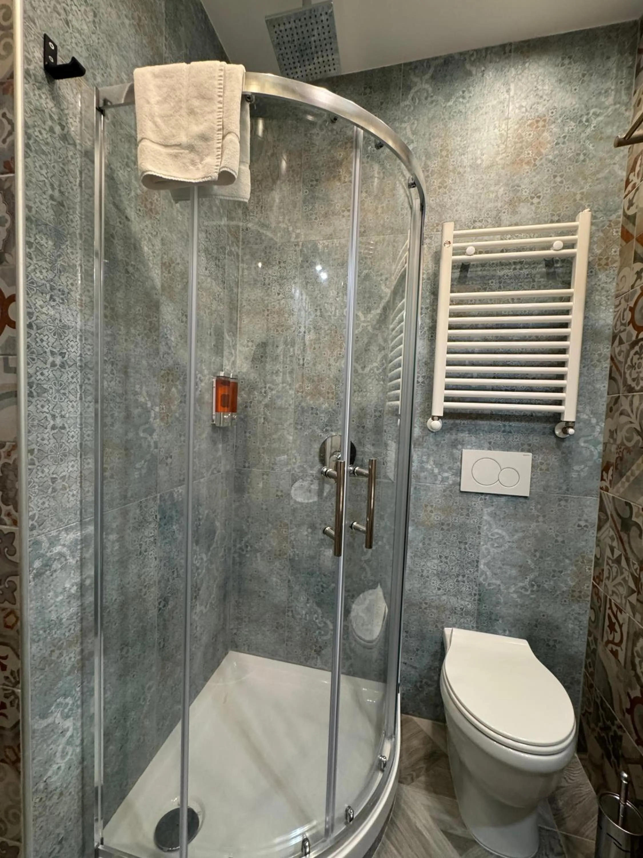 Shower in Fashion Lux