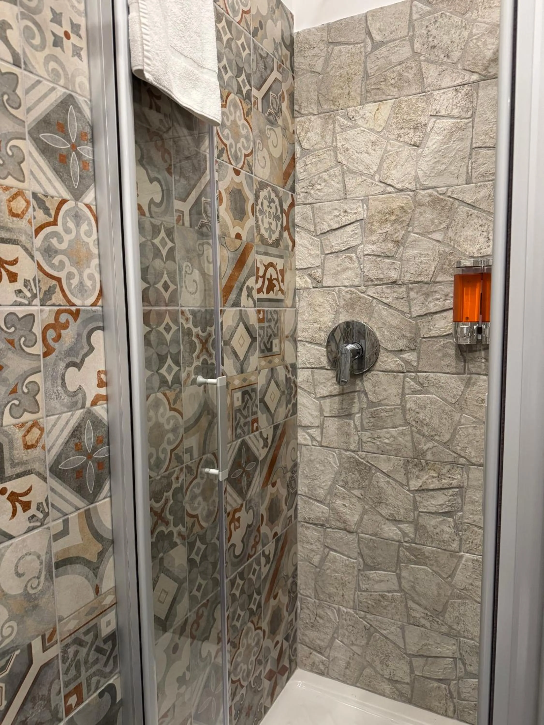 Shower in Fashion Lux