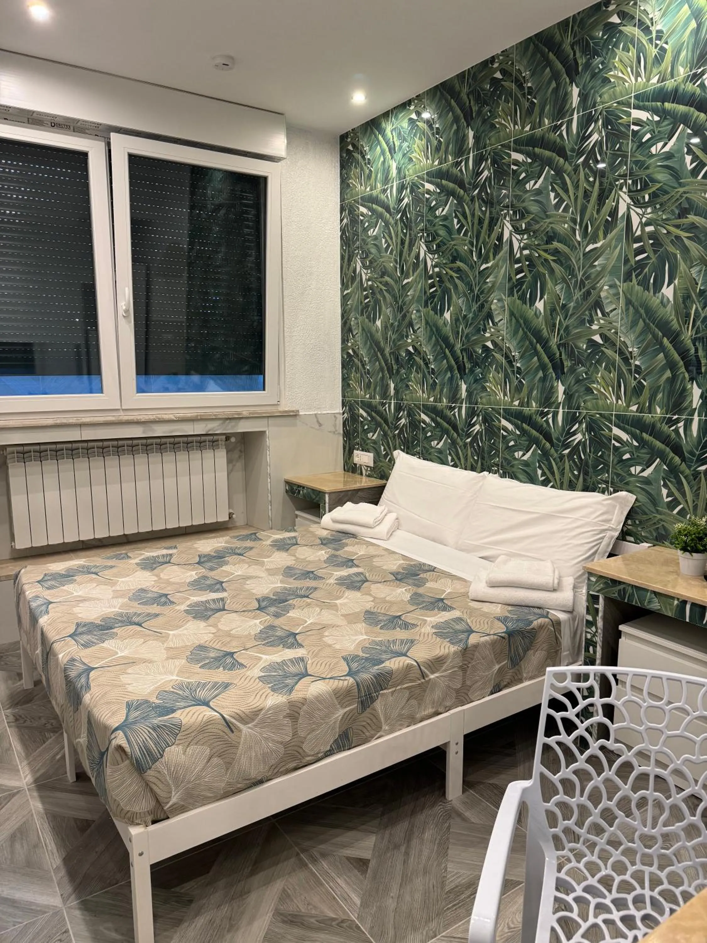 Bedroom, Bed in Fashion Lux