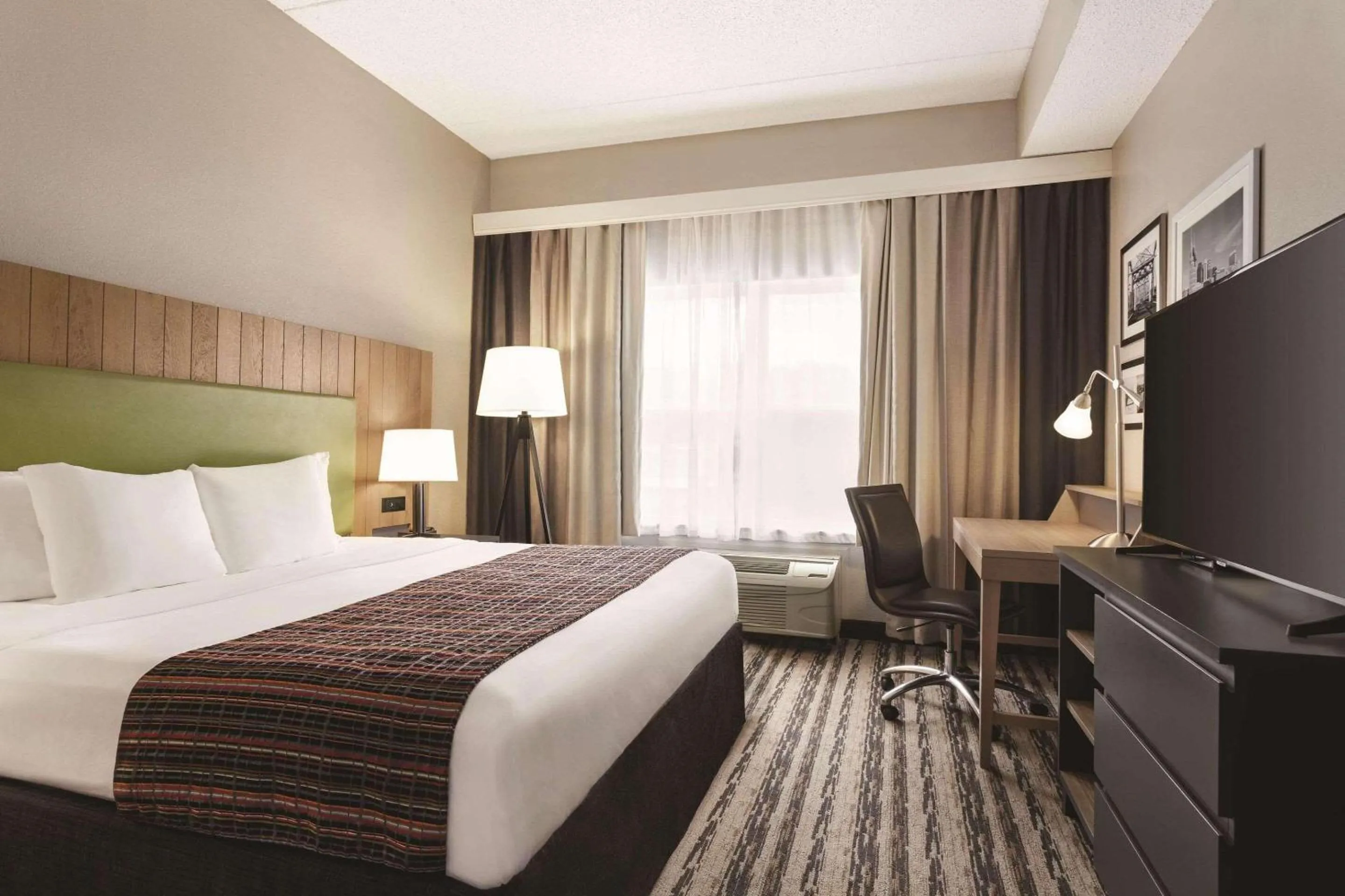 Bedroom, Bed in Country Inn & Suites by Radisson, Nashville Airport East, TN
