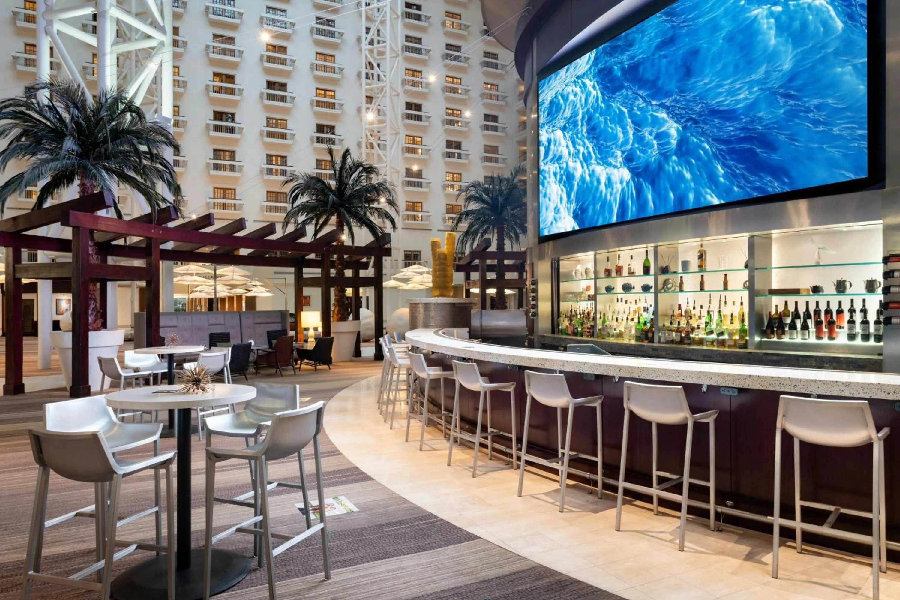 Lounge or bar in Renaissance Orlando at SeaWorld®
