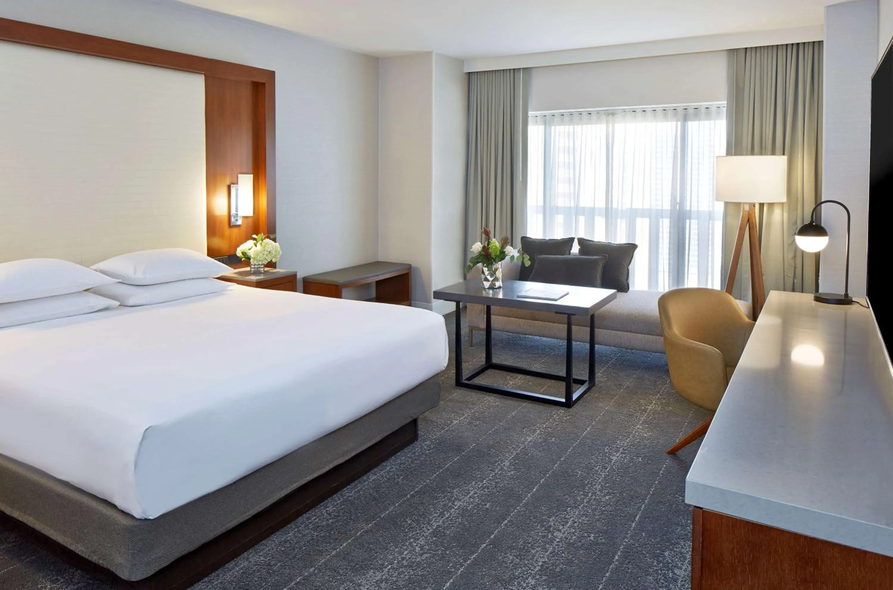 Photo of the whole room, Bed in Hyatt Regency Atlanta