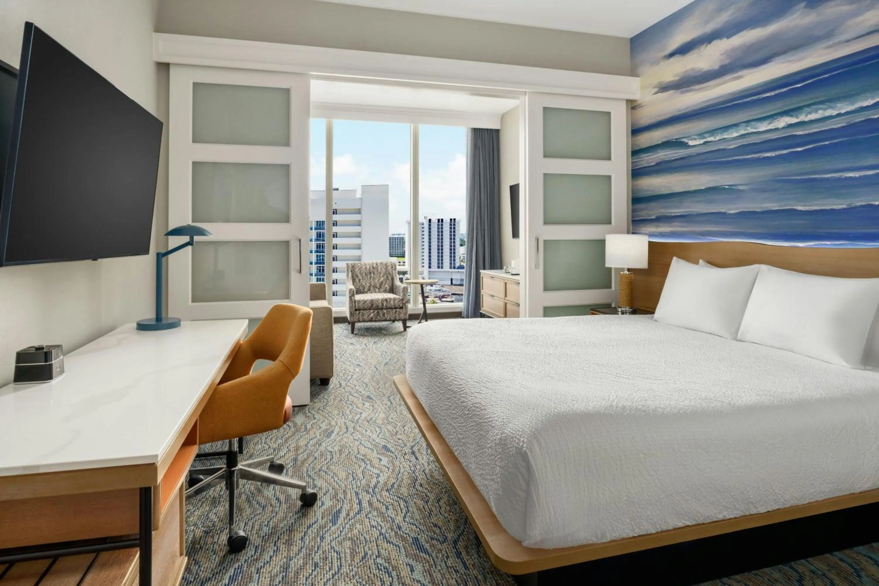 Photo of the whole room, Bed in Courtyard by Marriott Oceanside Fort Lauderdale Beach