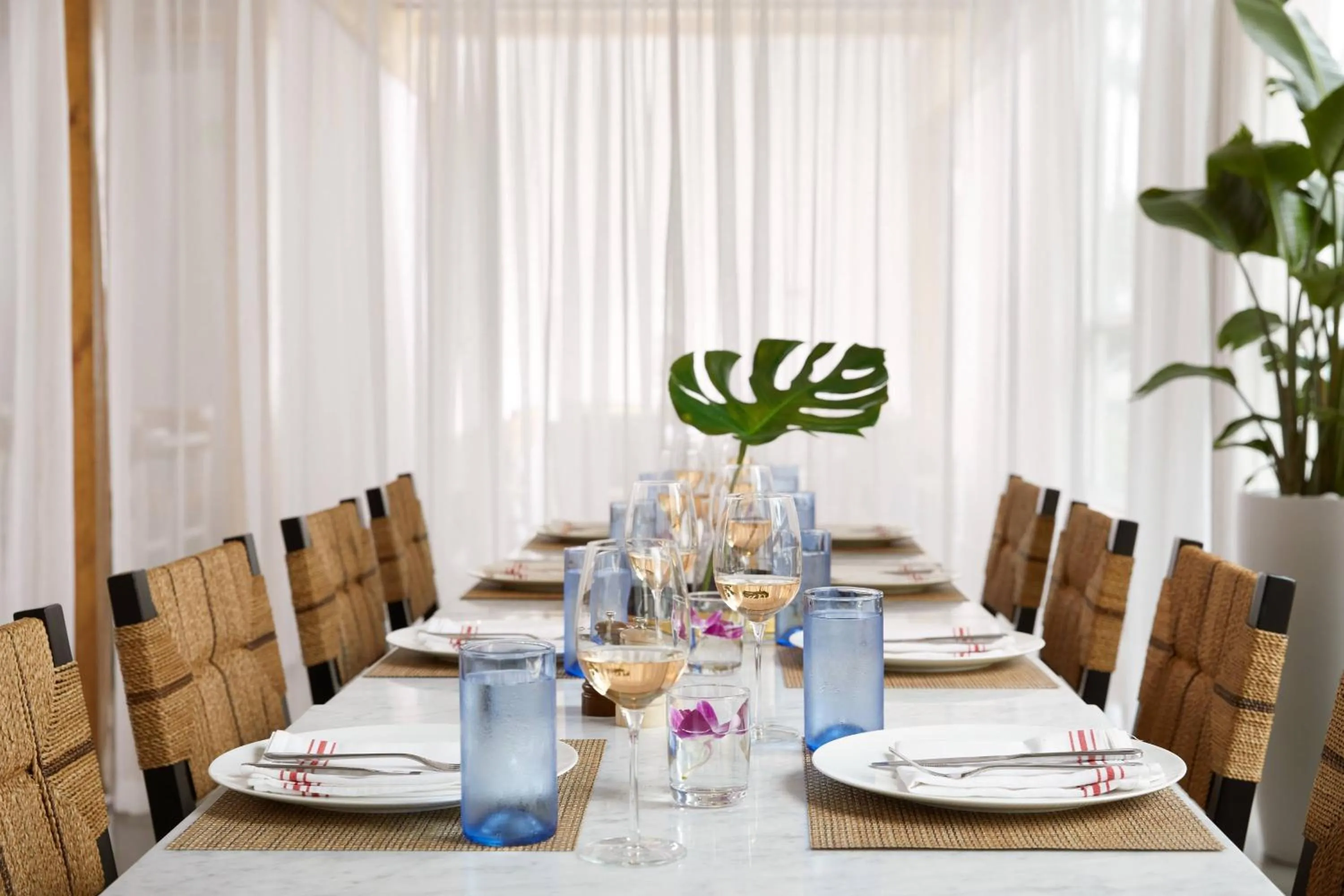 Restaurant/places to eat in Cadillac Hotel & Beach Club, Autograph Collection