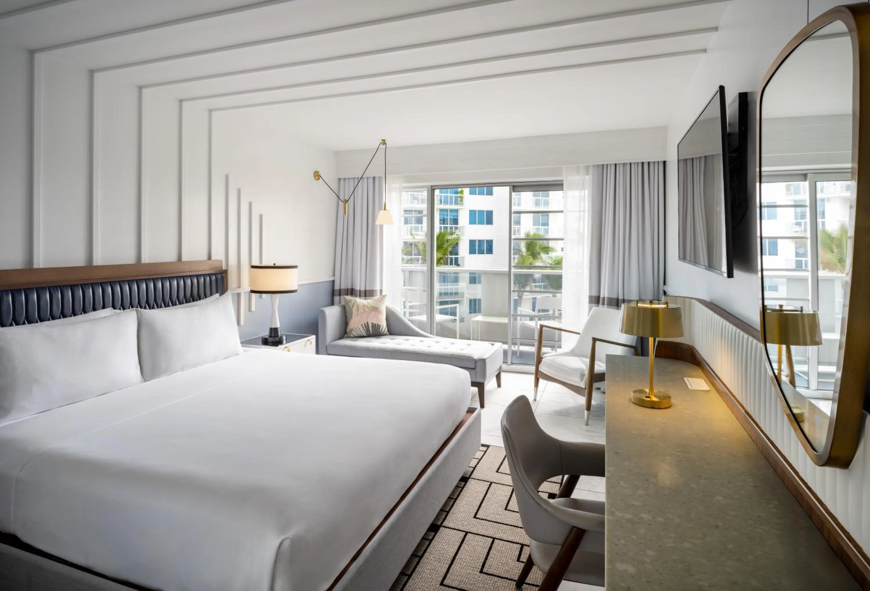 Bed in Cadillac Hotel & Beach Club, Autograph Collection