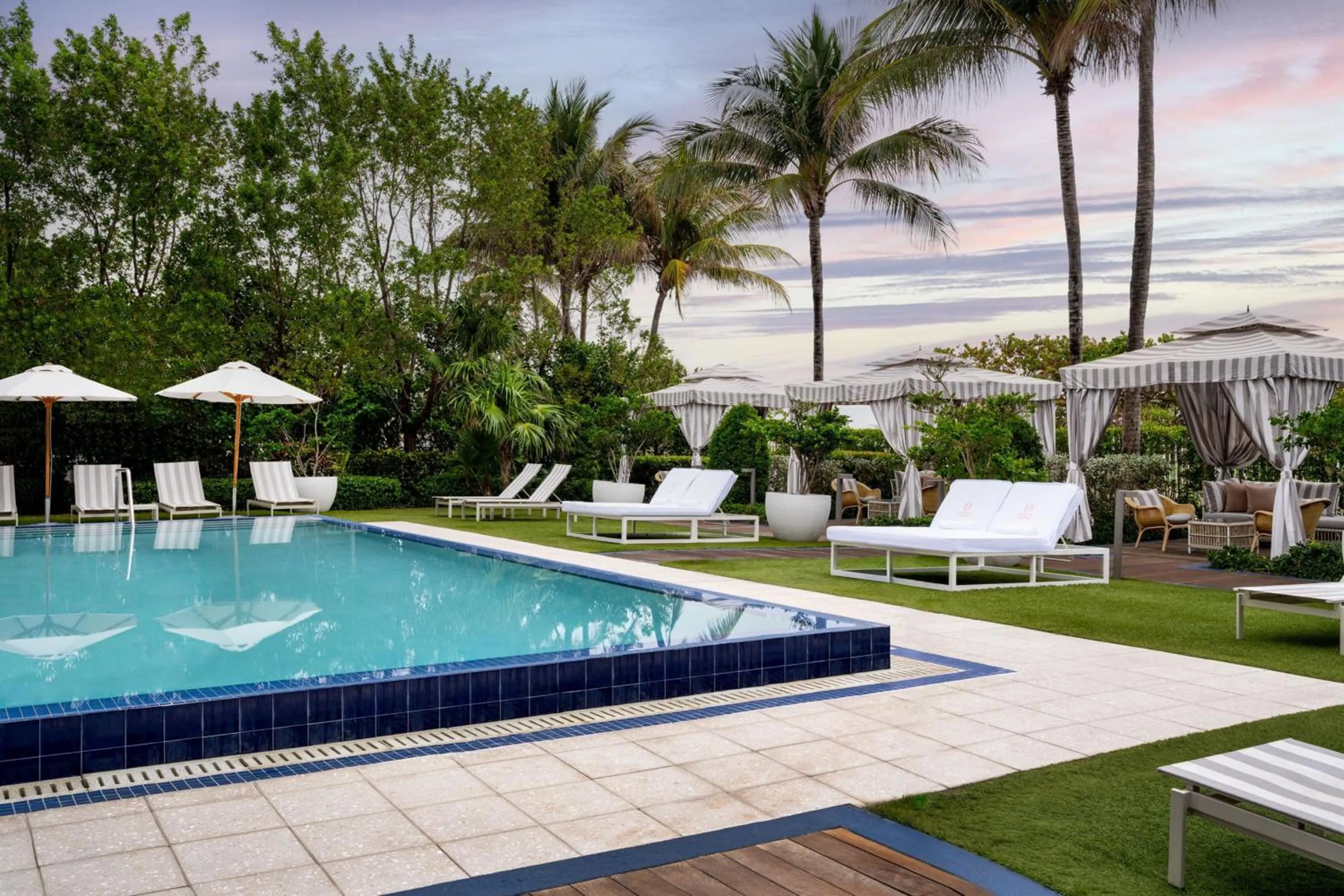 Swimming pool in Cadillac Hotel & Beach Club, Autograph Collection