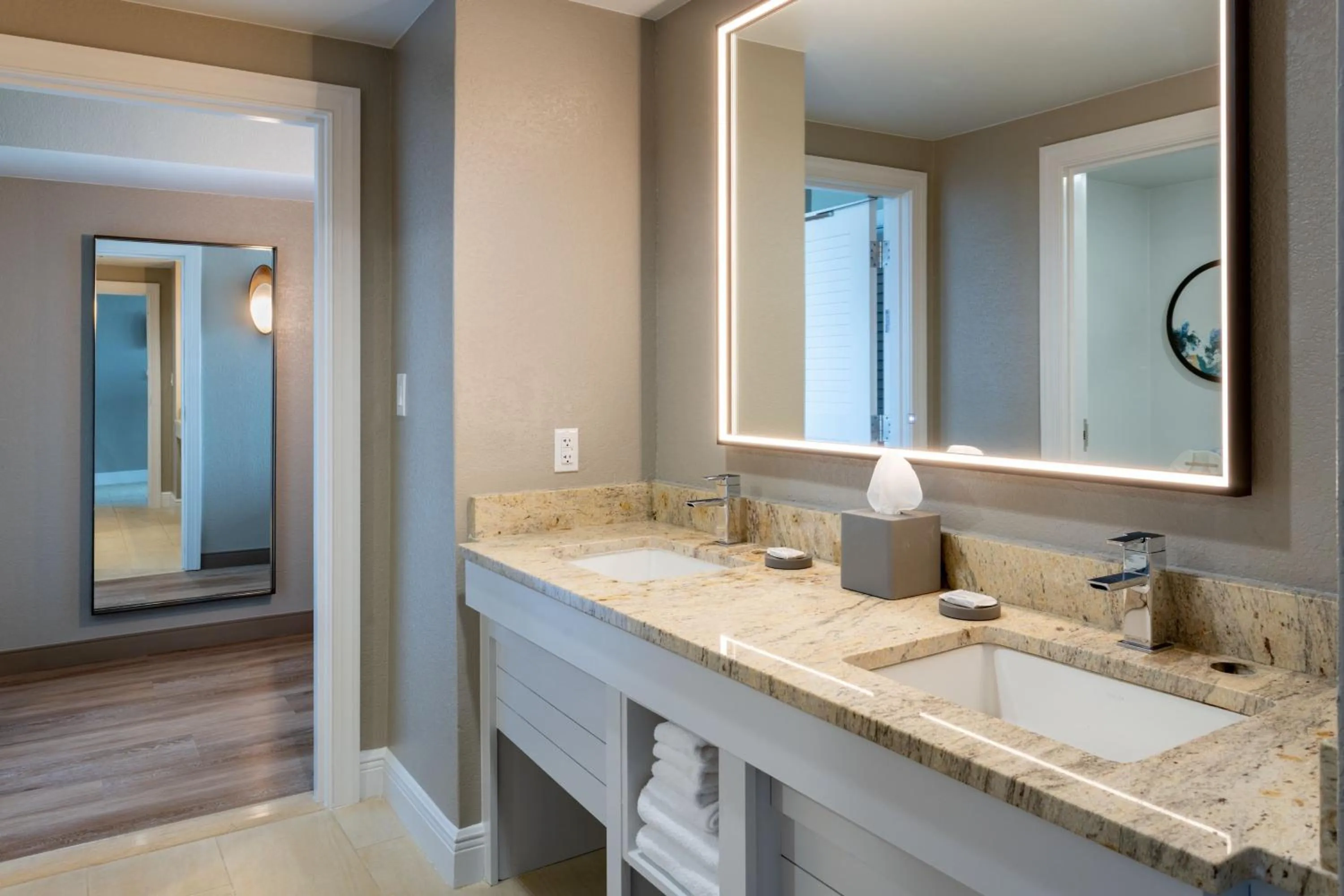 Photo of the whole room in Orlando World Center Marriott