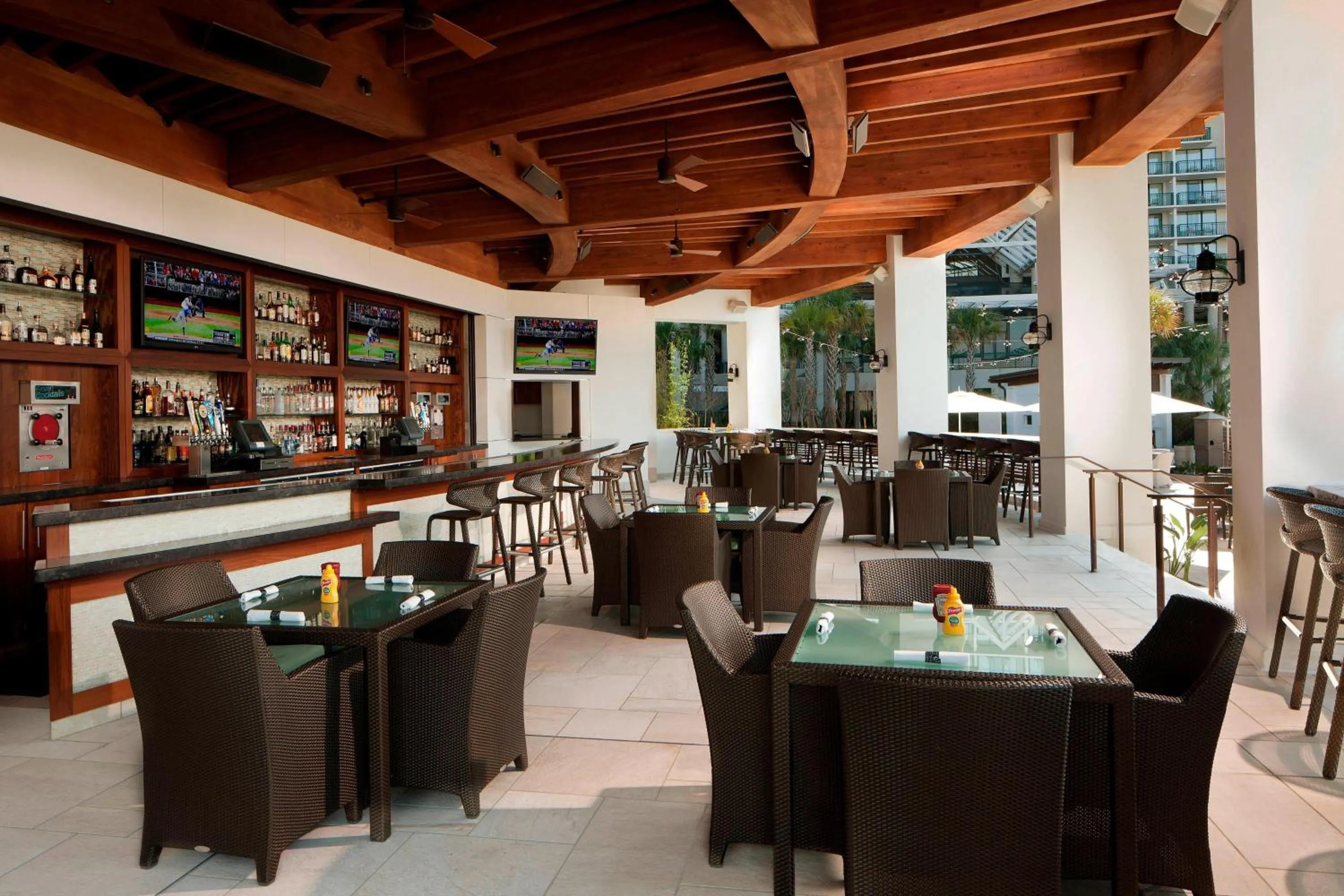 Swimming pool in Orlando World Center Marriott