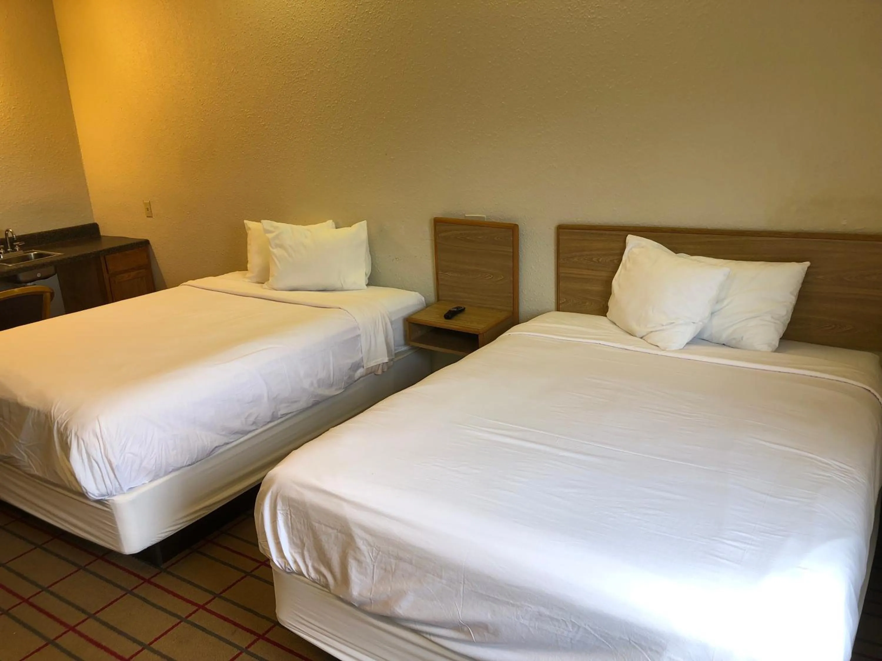 Bedroom in AIRPORT LODGING Pittsburgh Airport