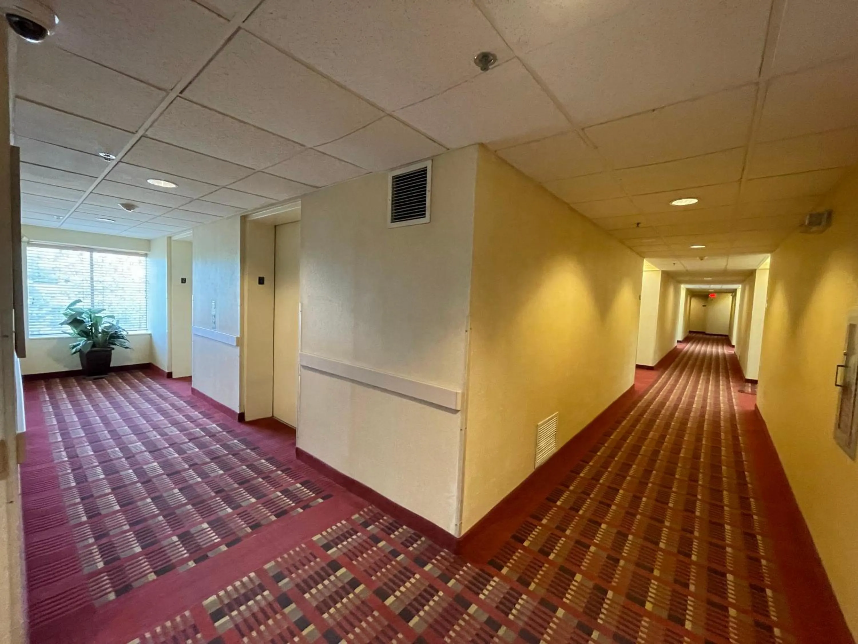 elevator in AIRPORT LODGING Pittsburgh Airport