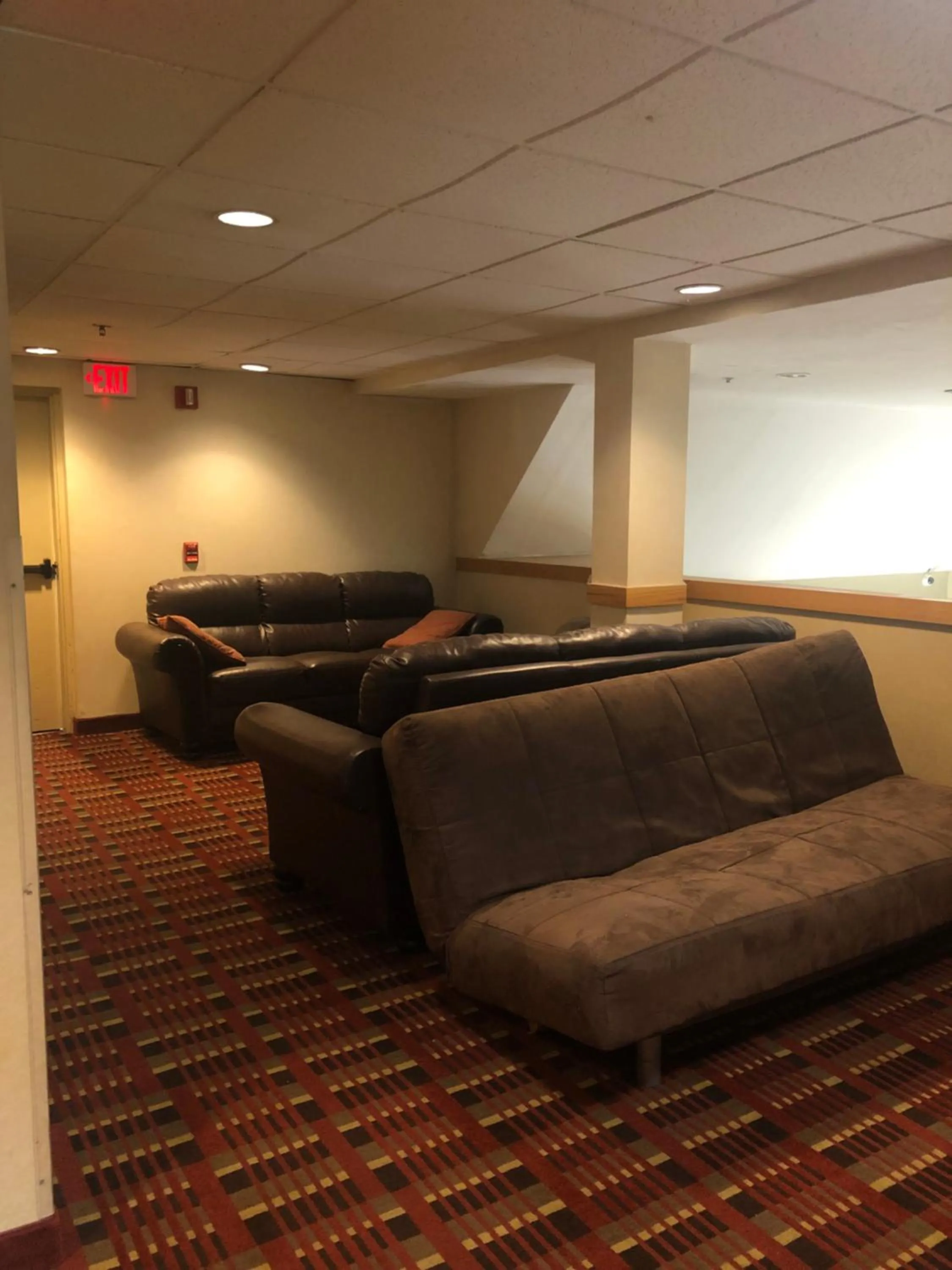 Lobby or reception, Seating Area in AIRPORT LODGING Pittsburgh Airport