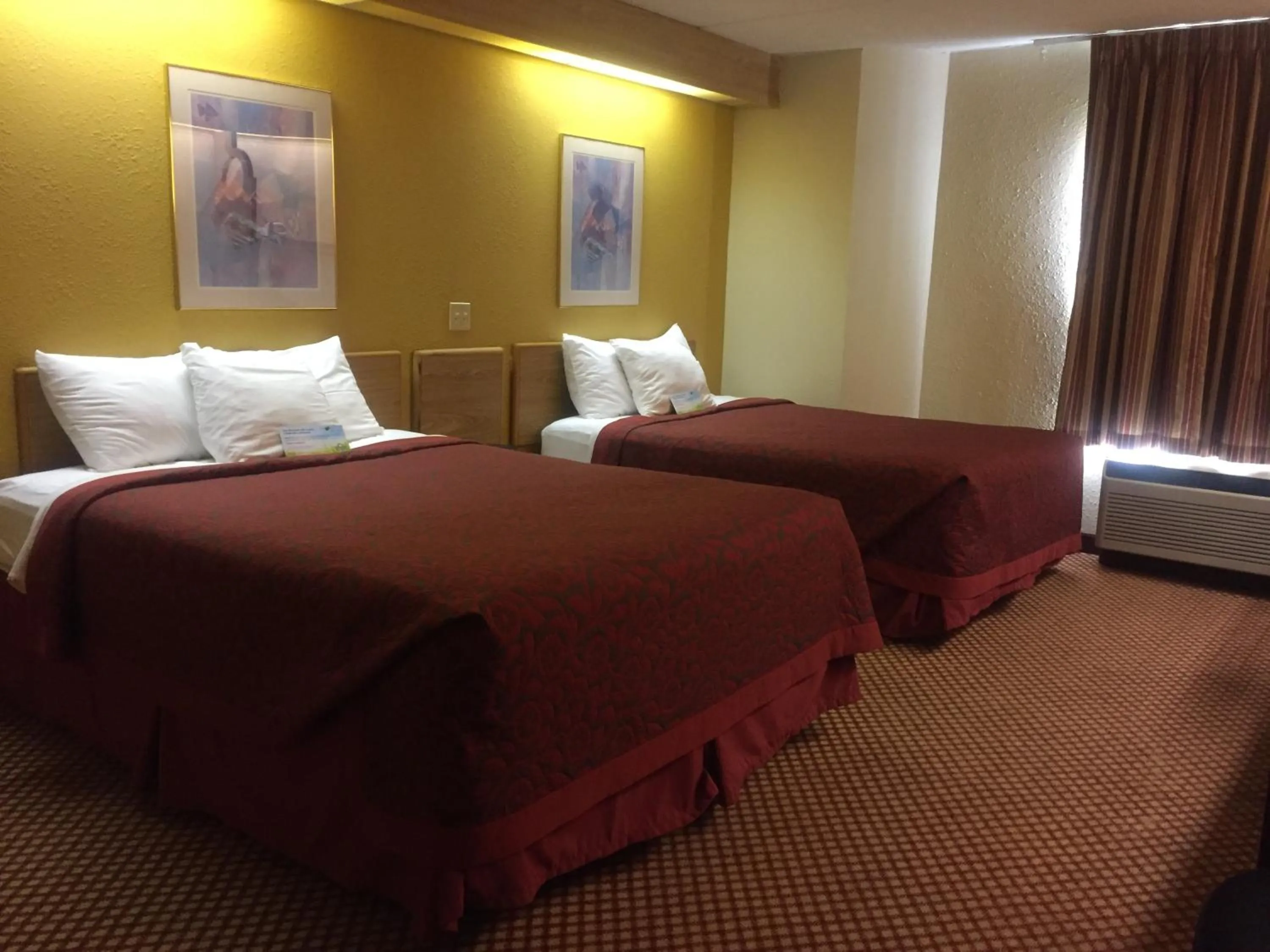 Bedroom in AIRPORT LODGING Pittsburgh Airport