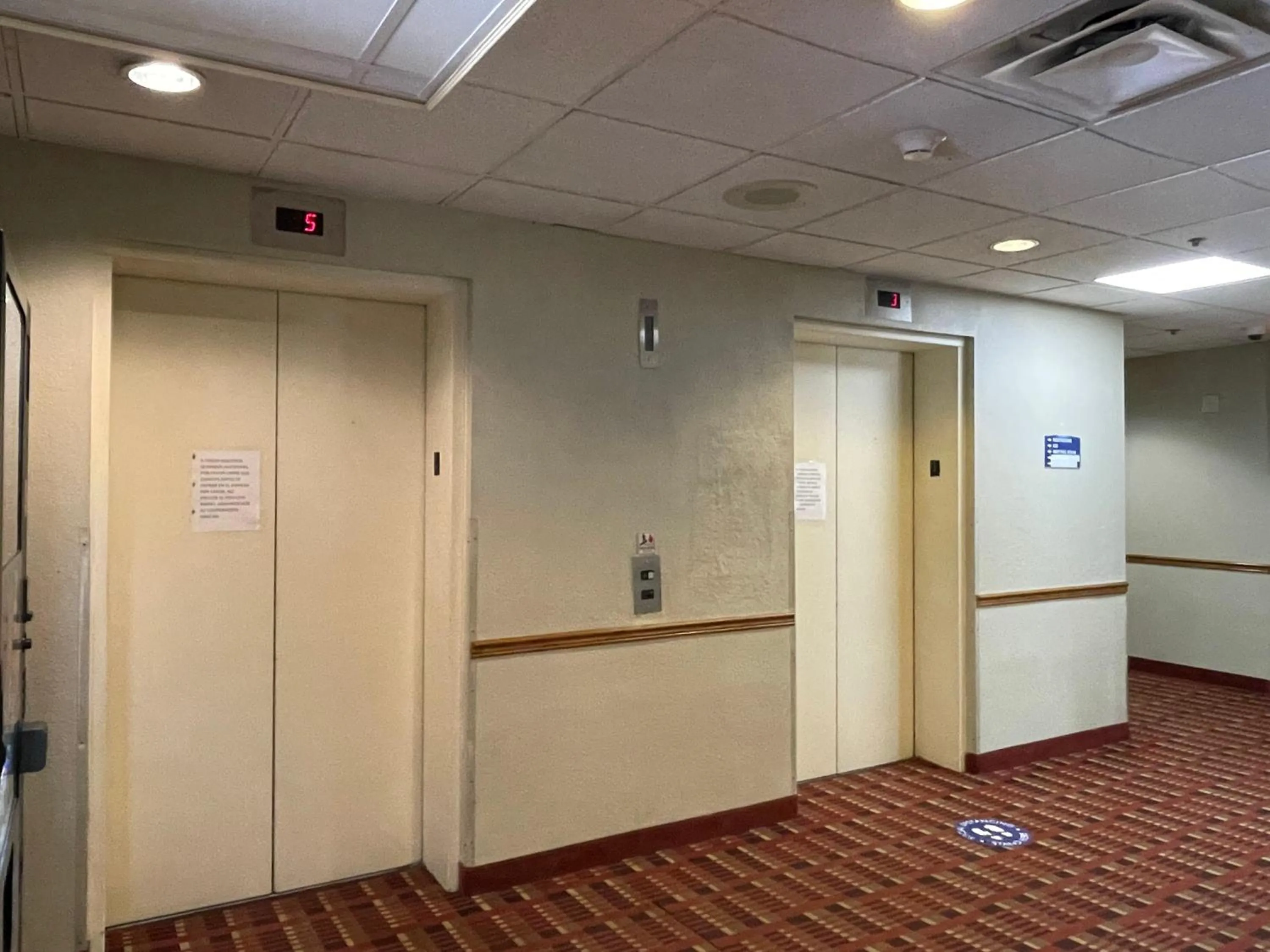 elevator in AIRPORT LODGING Pittsburgh Airport