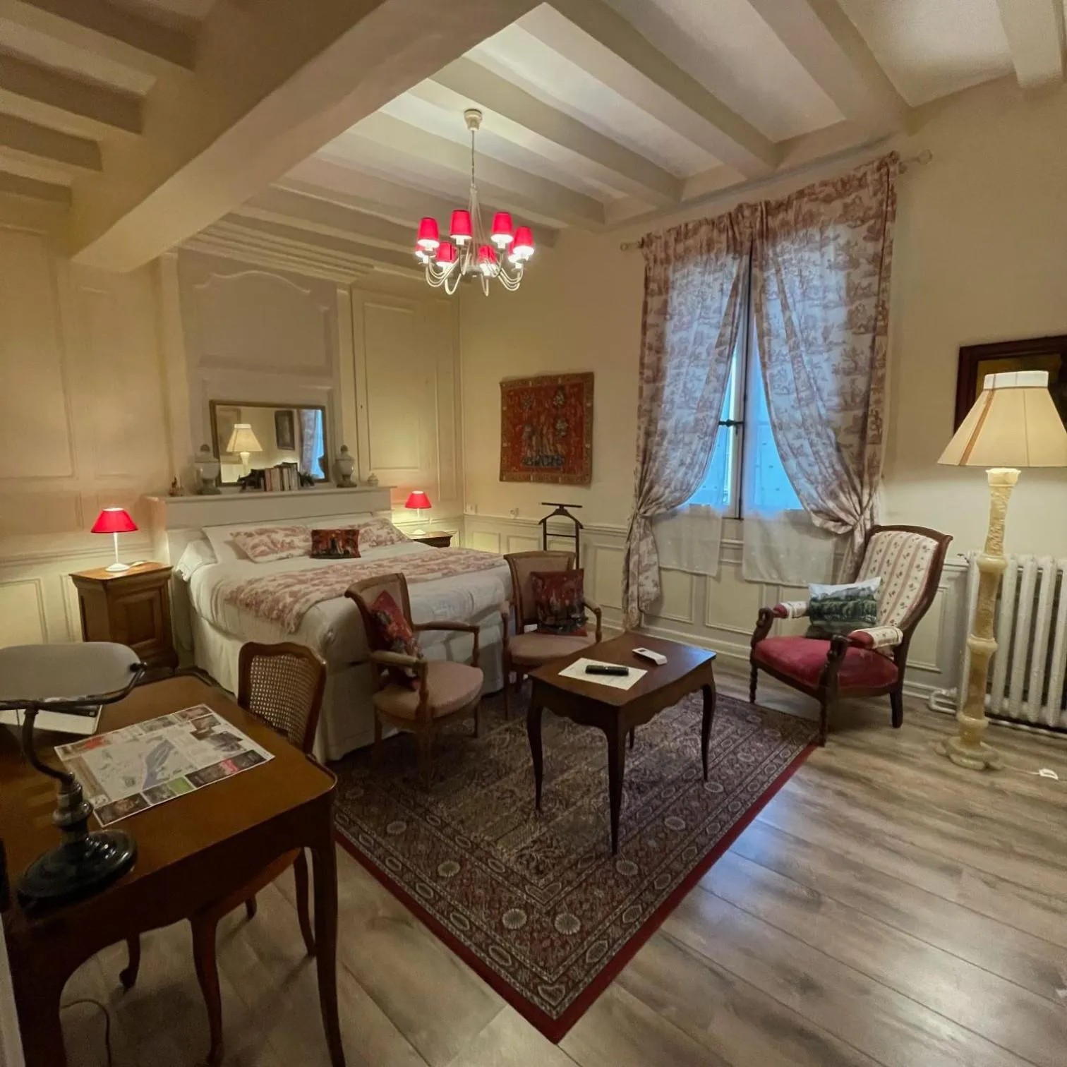 Seating area, Bed in Au Relais Saint Maurice