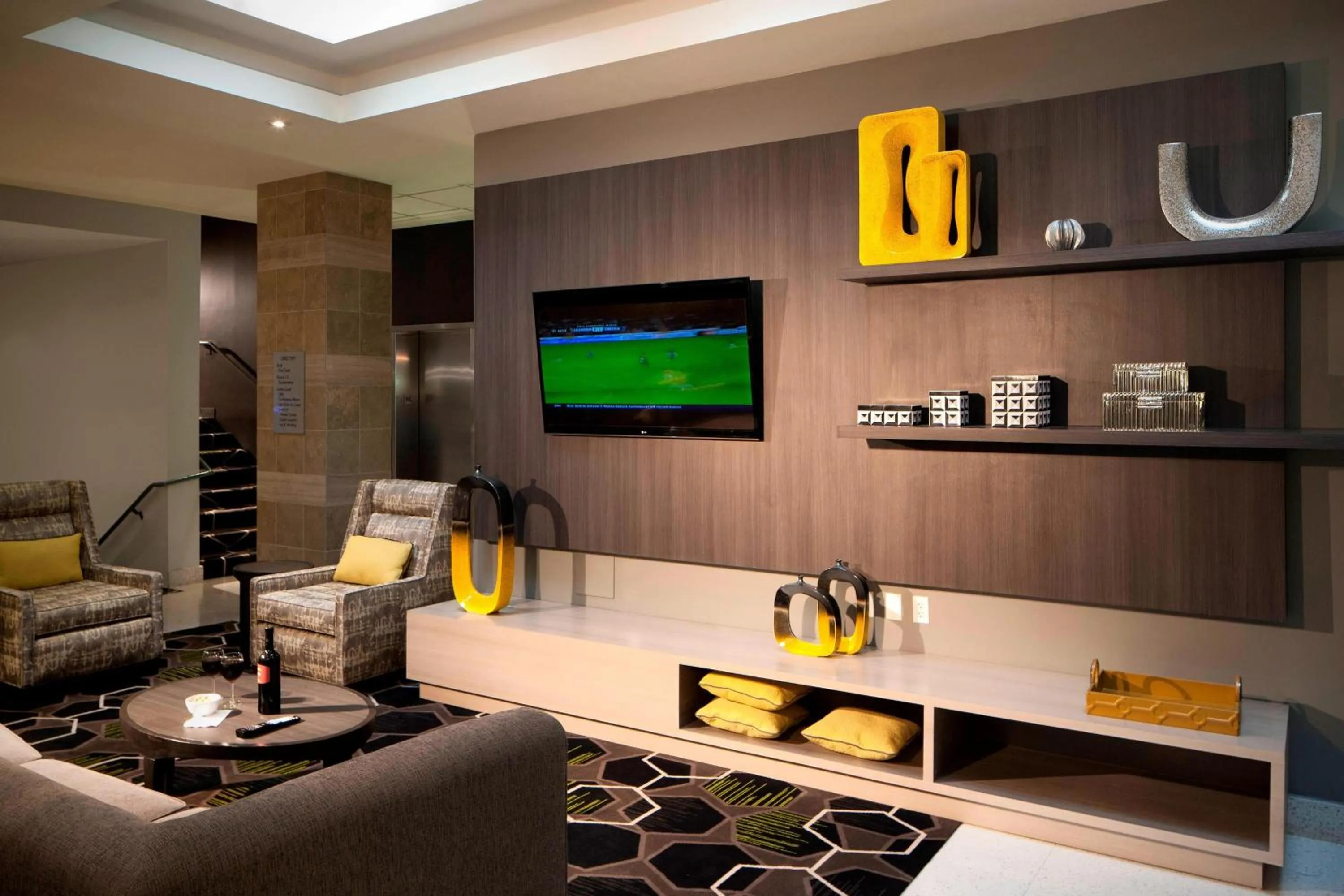 Lobby or reception in Courtyard Miami Beach South Beach